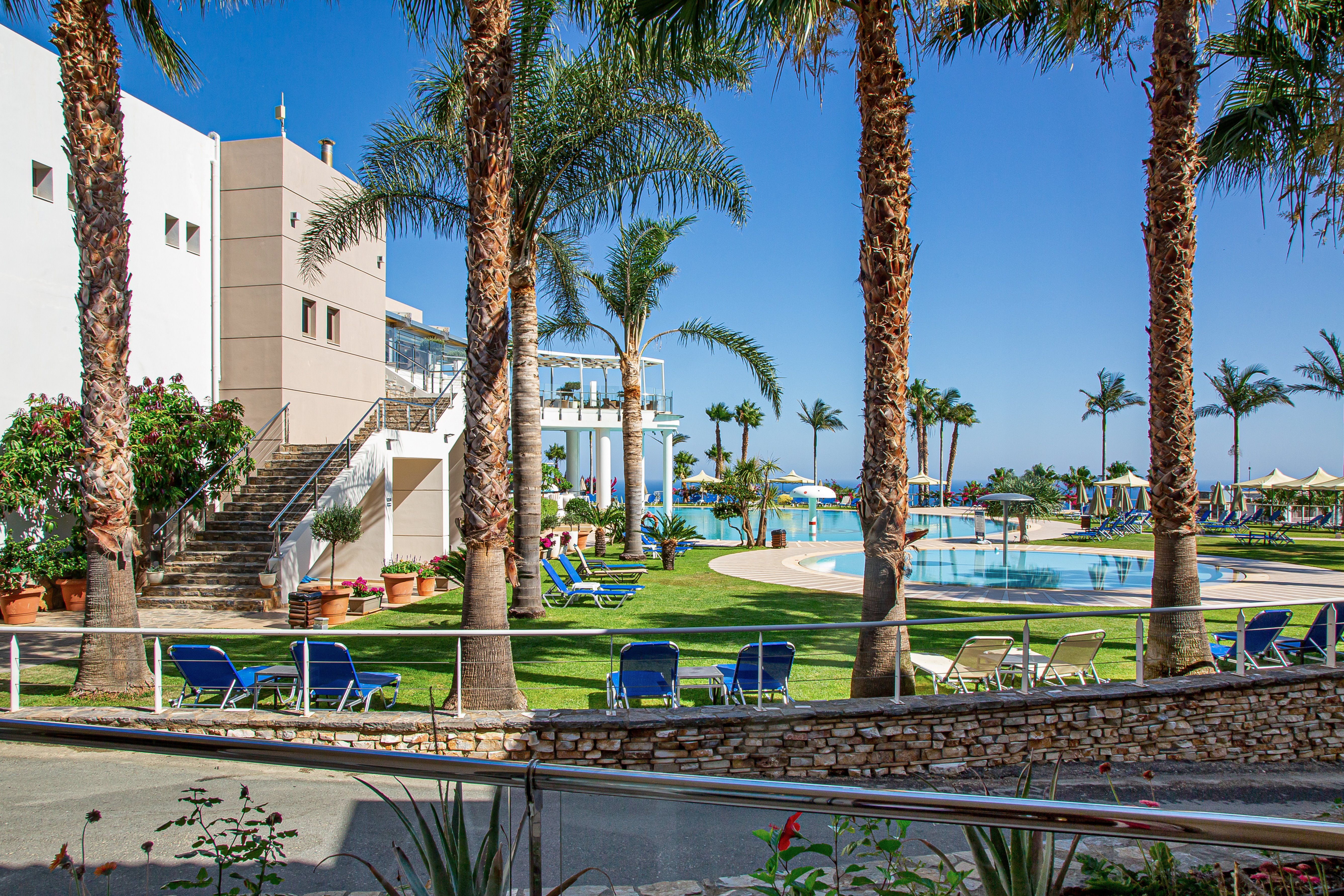 Deluxe Suite Pool View
