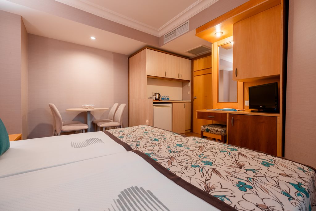 FAMILY 2 BEDROOMS 