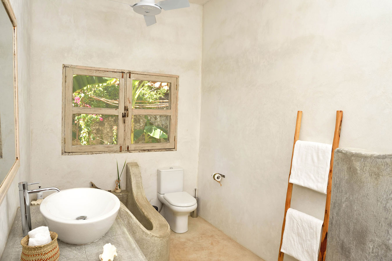 SEA VIEW ROOM