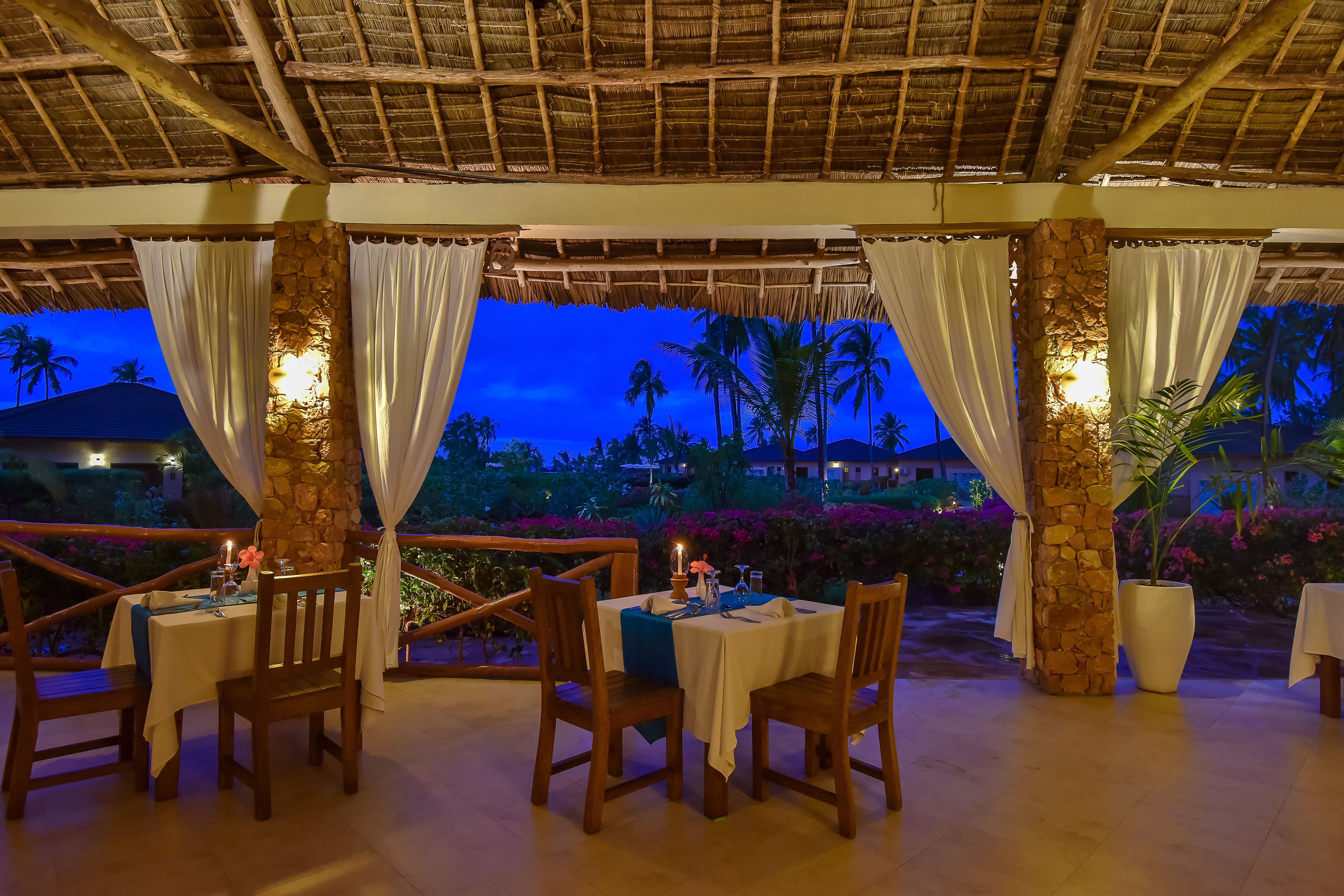 MAIN RESTAURANT