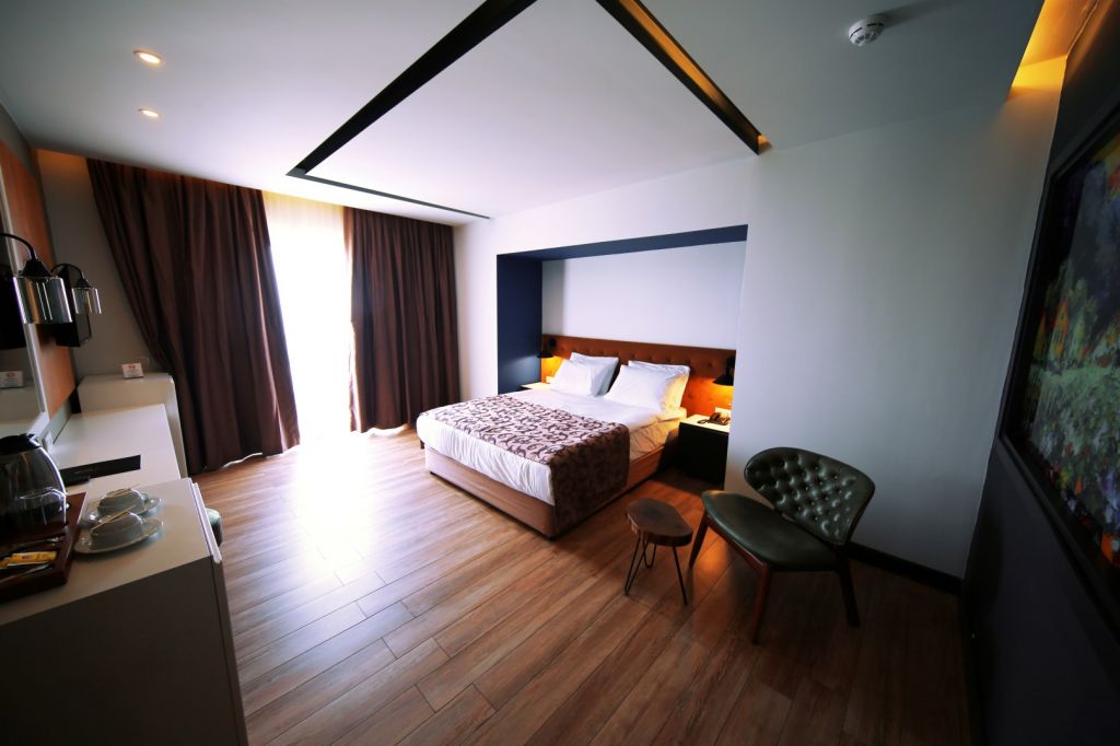 SUITE ROOM 