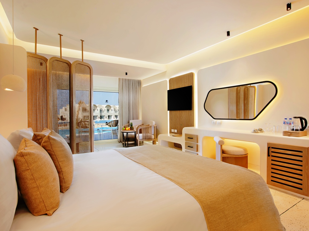 Junior Swim-Up Suite