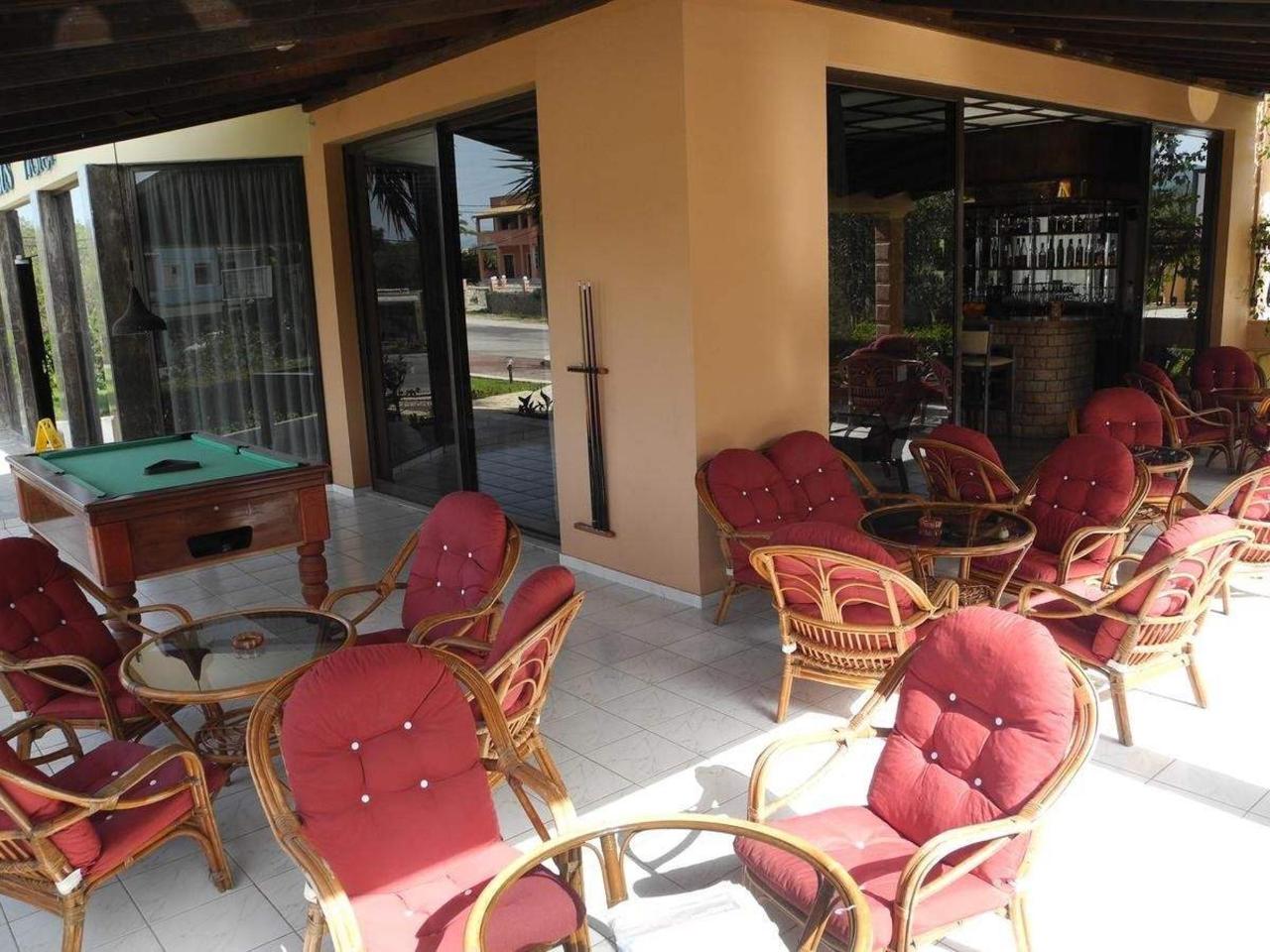 MAIN LOBBY BAR