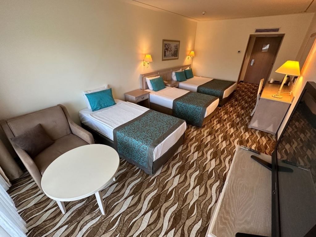 FAMILY GARDEN VIEW ROOM