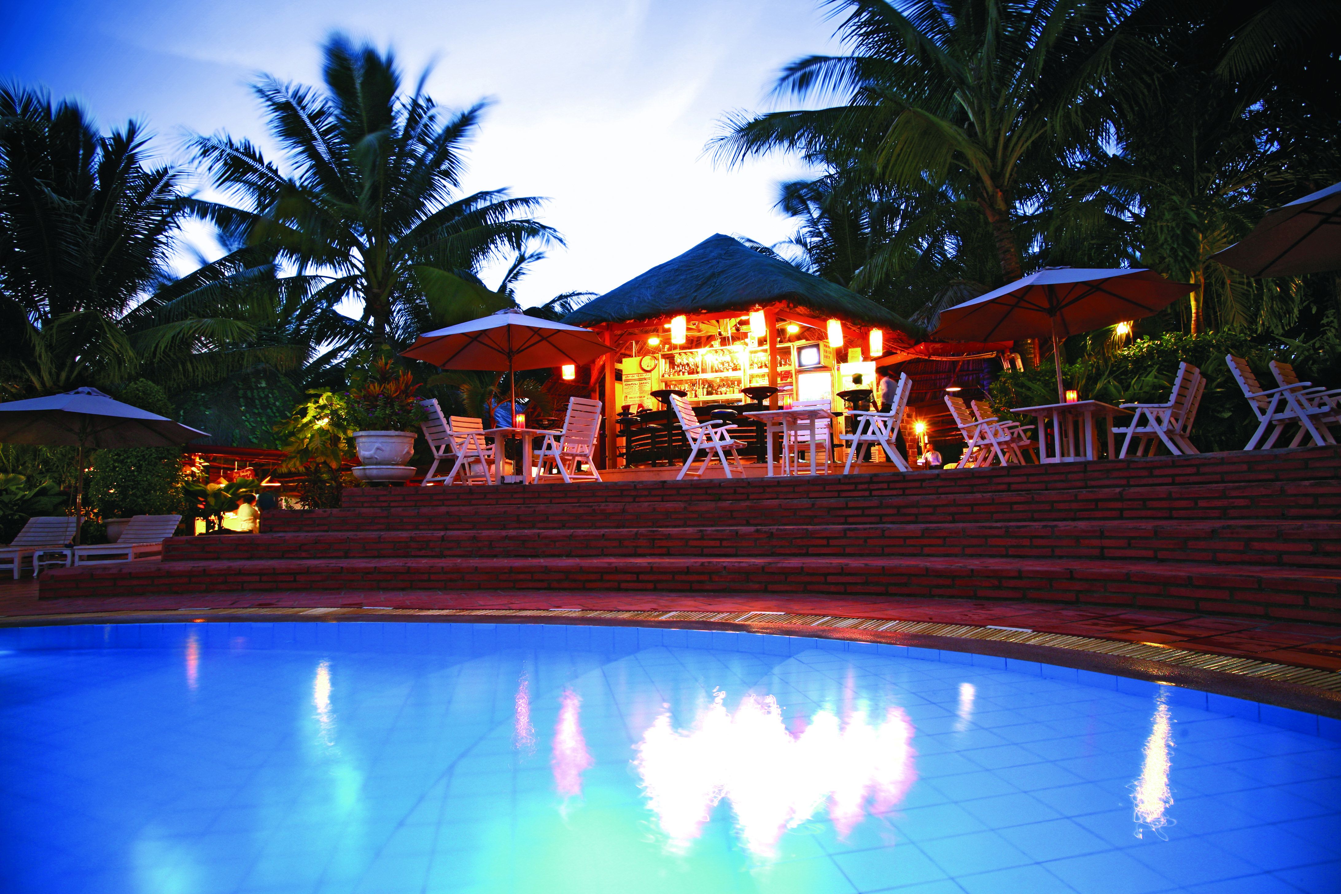 Pool Bar