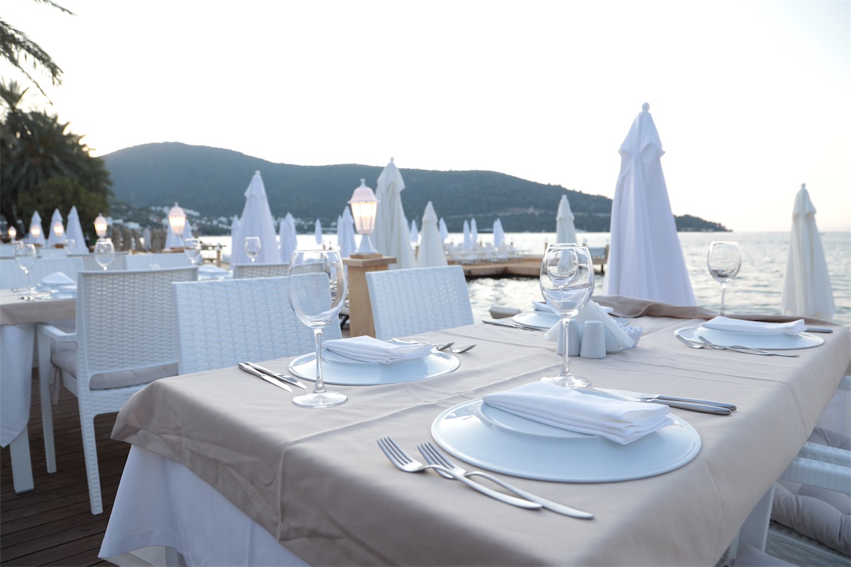 Moyo Beach Restaurant