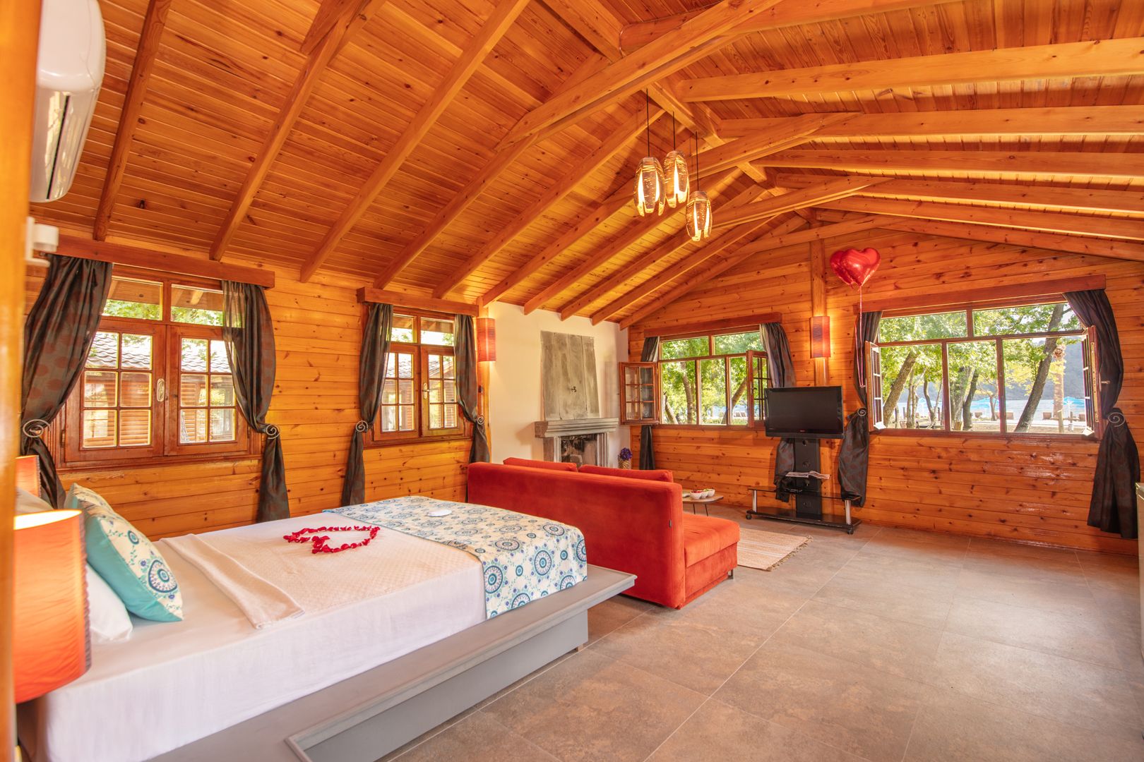 DELUXE BUNGALOW