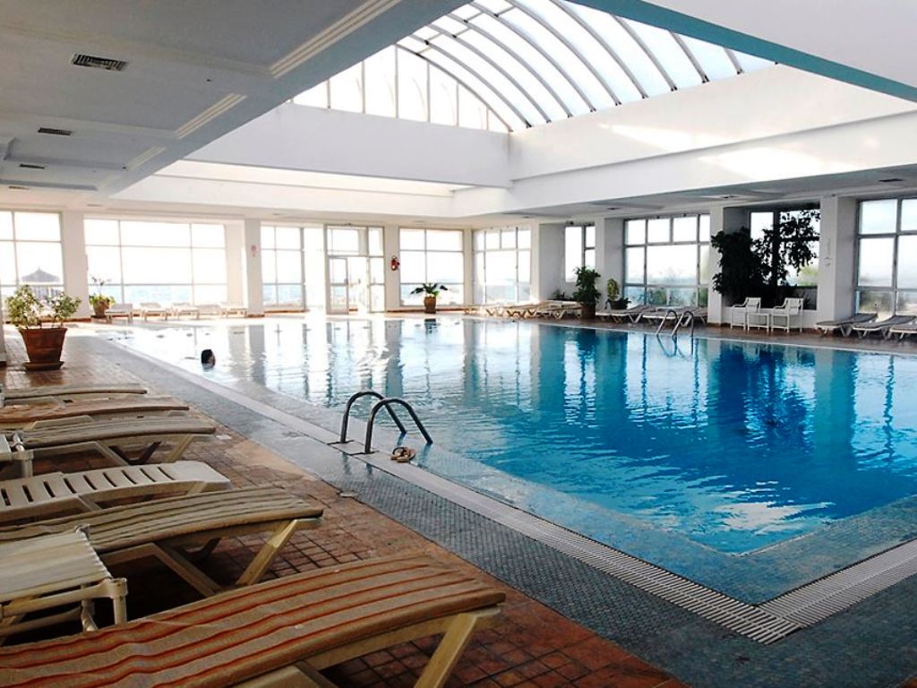 Piscină interioară