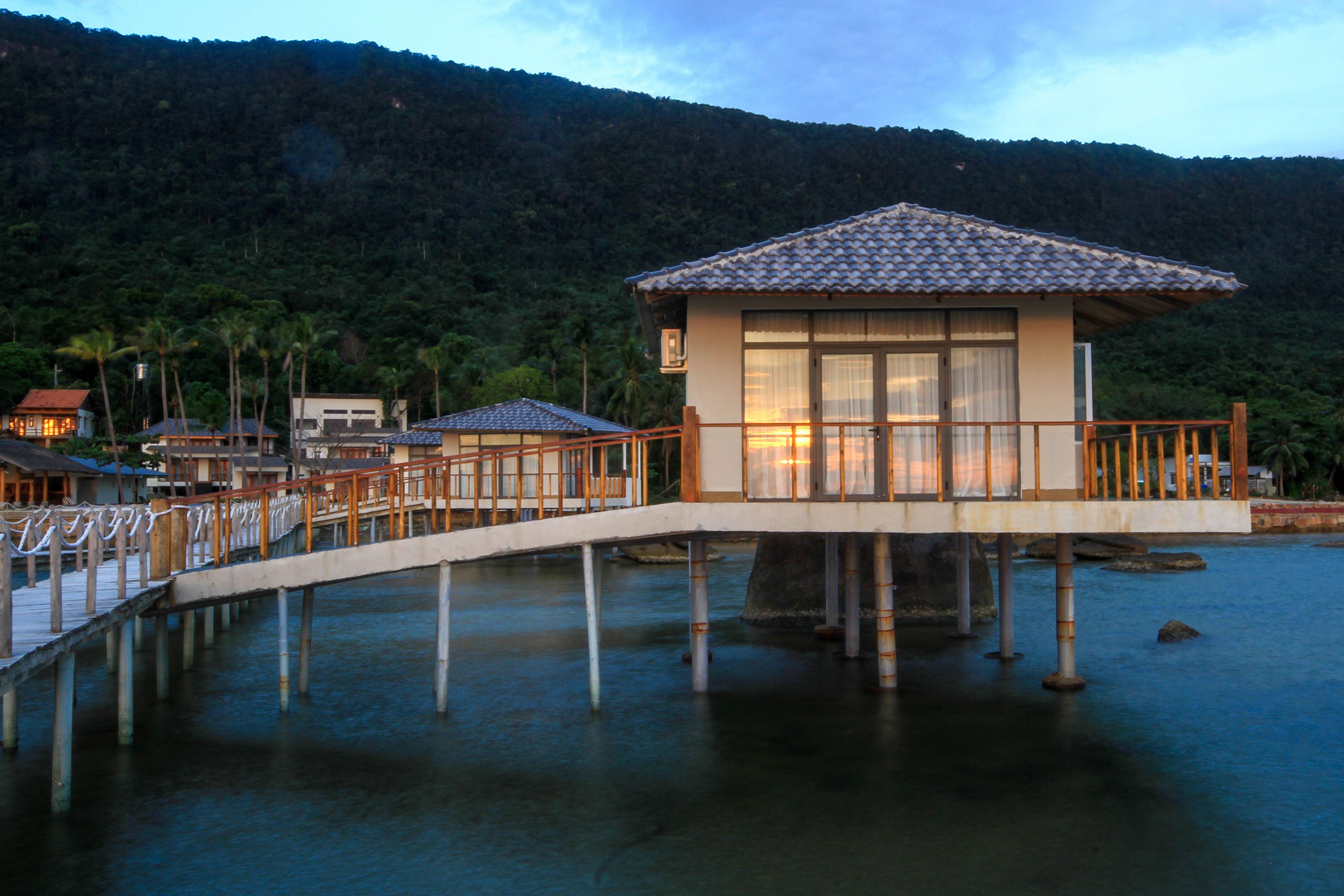 IMPECCABLE VILLA ON THE SEA