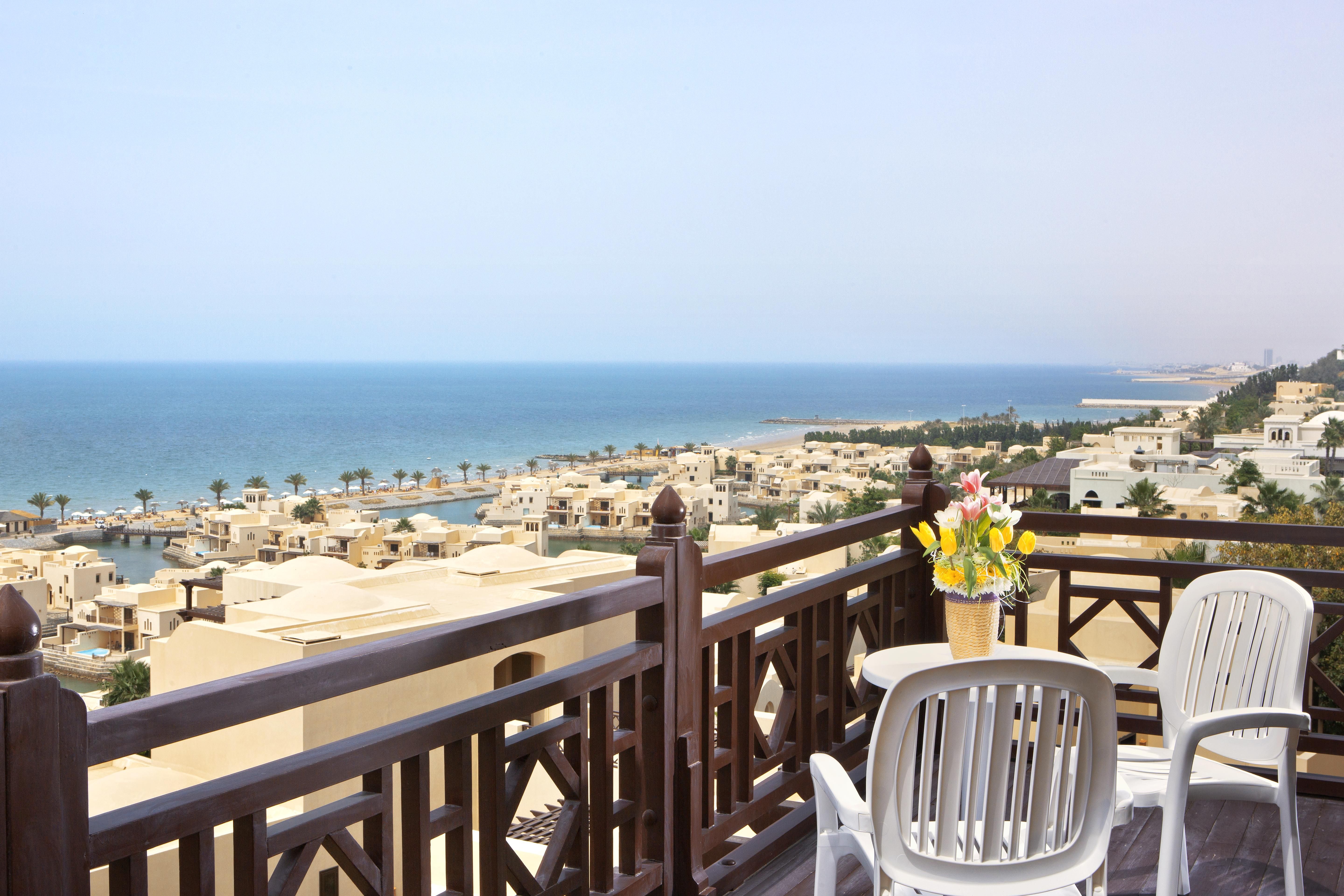 SEA VIEW ROOM KING OR TWIN 