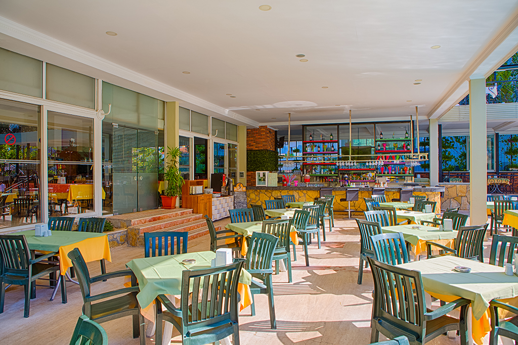 MAIN RESTAURANT