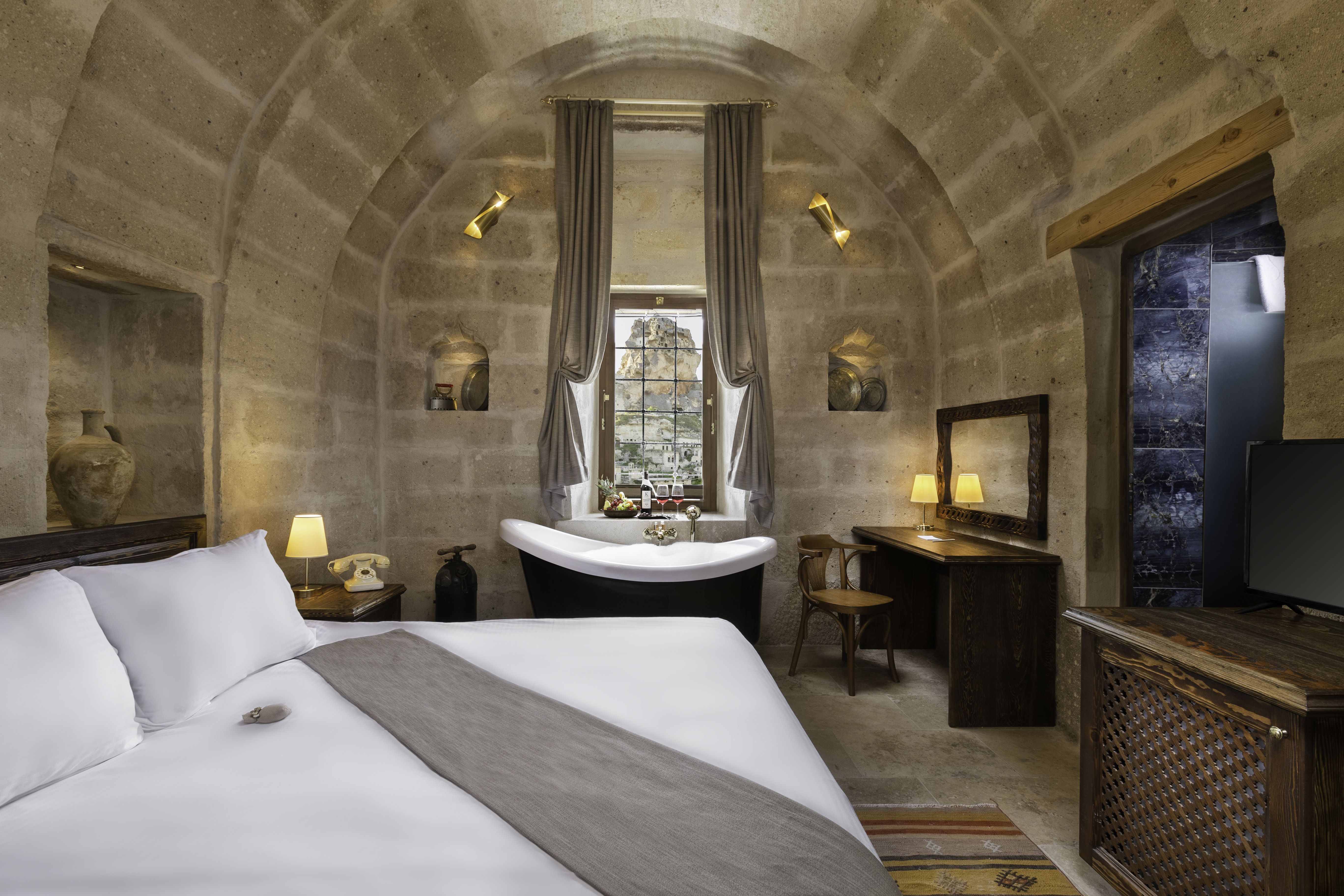 DELUXE SUITE CASTLE VIEW