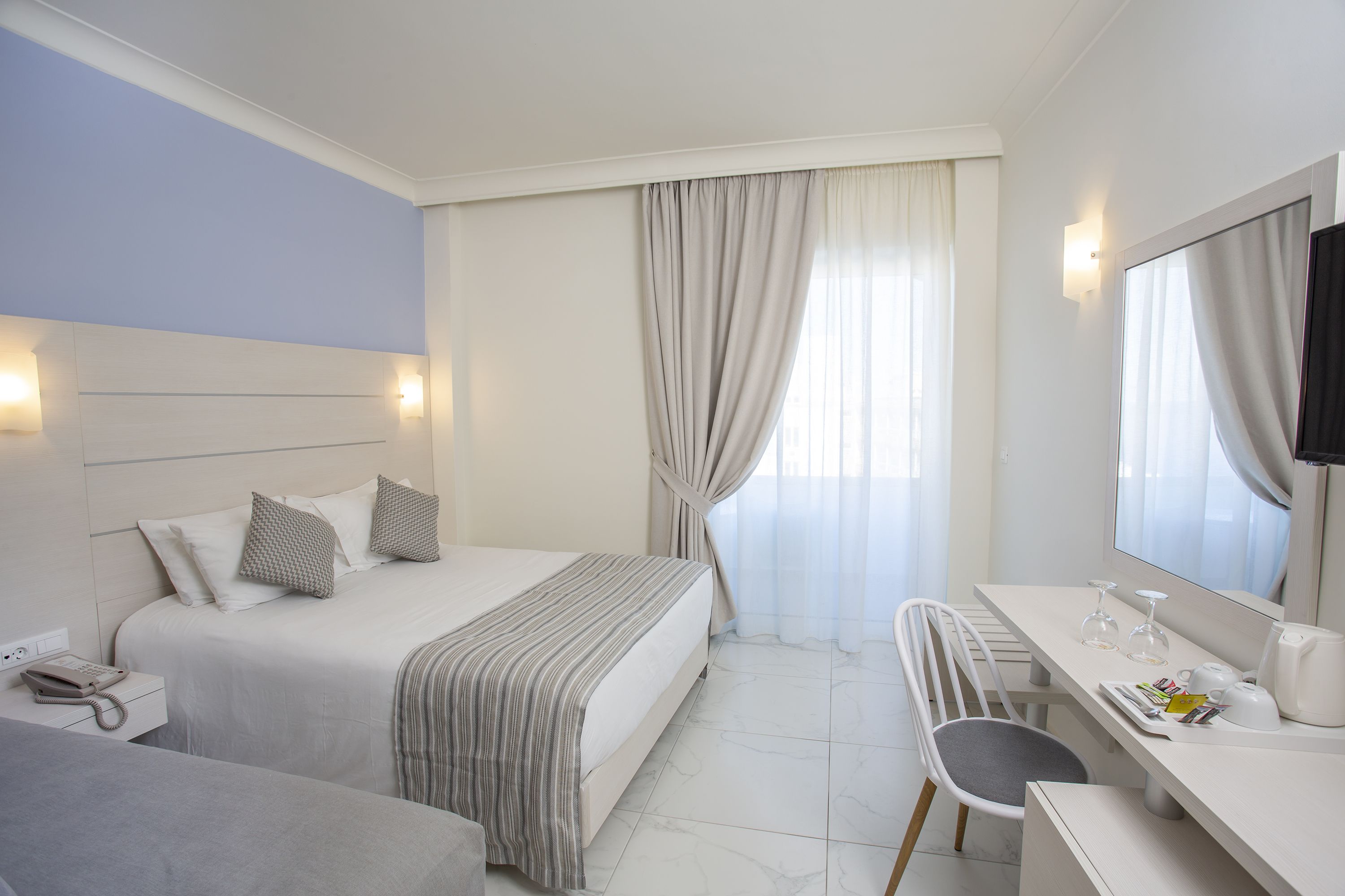 SINGLE ROOM