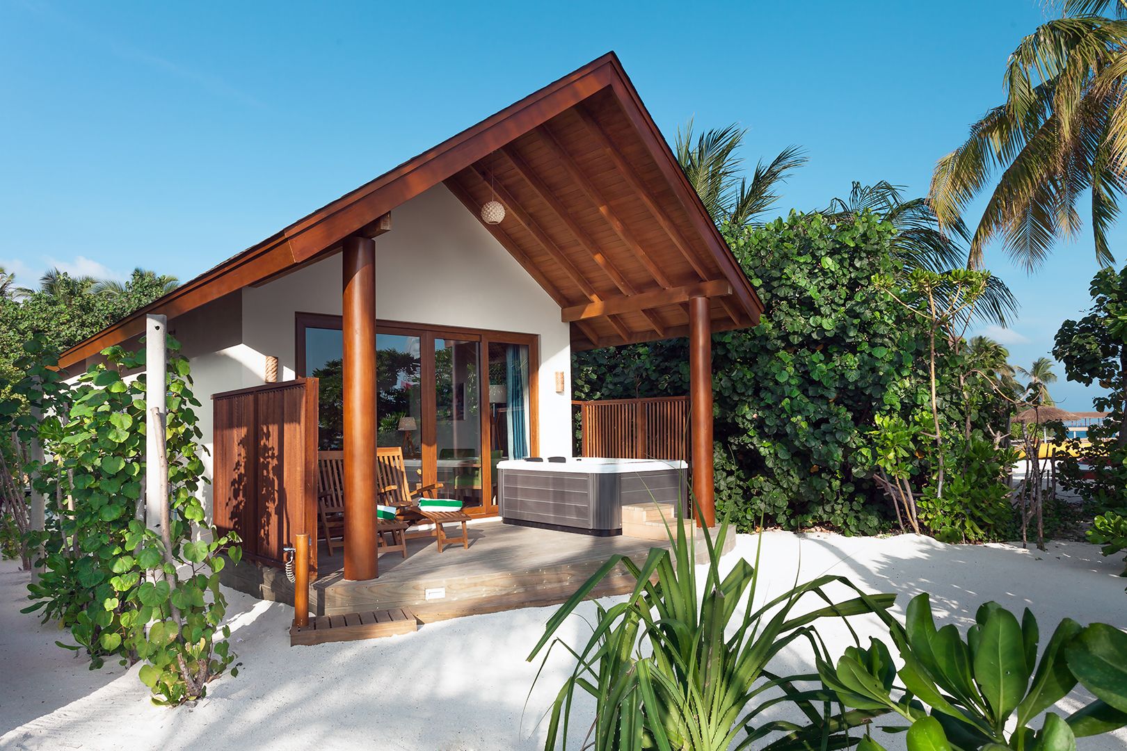 Deluxe Jacuzzi Beach Villa