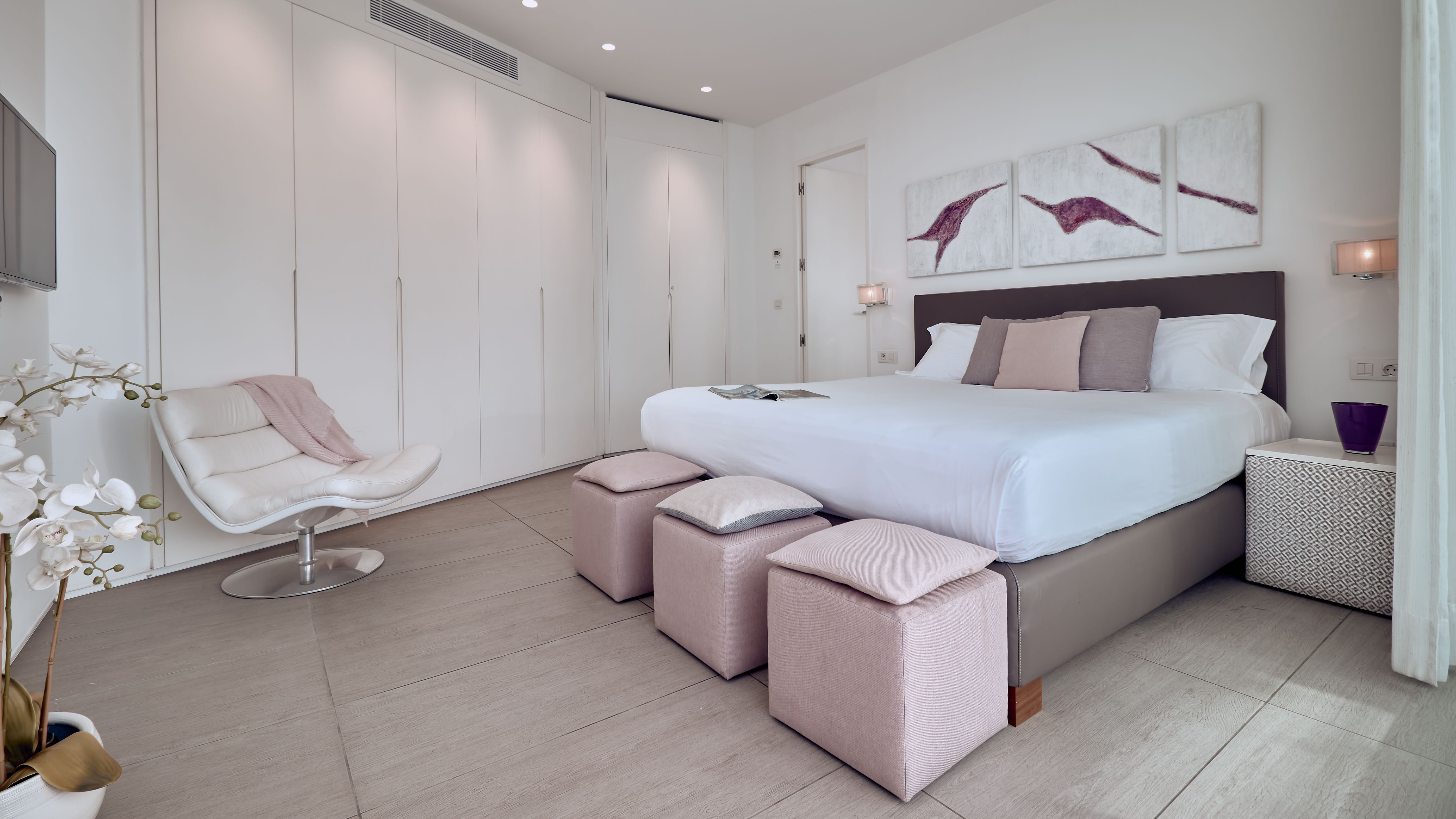 1 BEDROOM SUITE EXTRA LARGE ROOM, WITH PRIVATE POOL, LATERAL SEA VIEW, TERRACE (DIVINITY MAR)