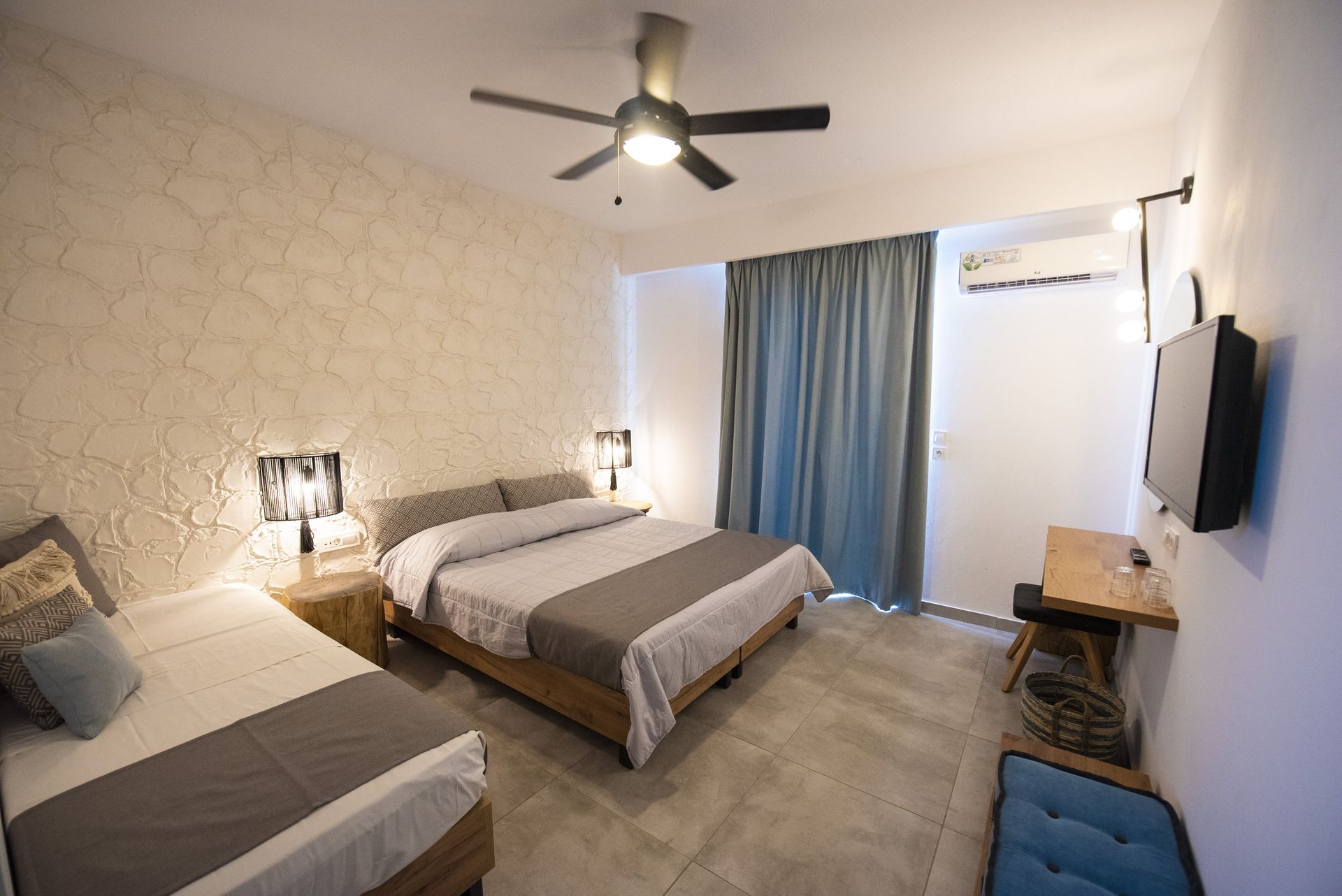 Room Deluxe Quad Balcony or Terrace