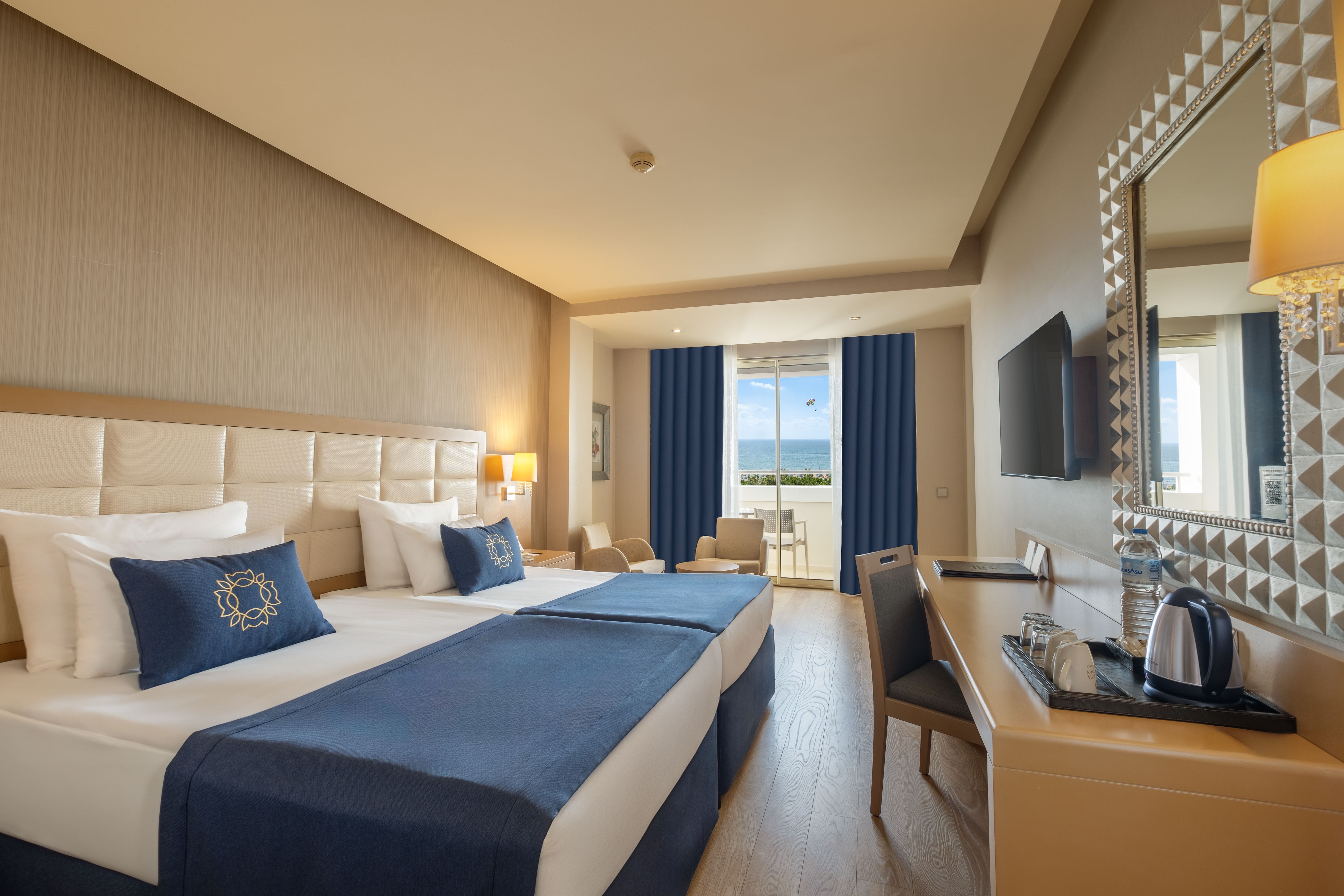 DELUXE SEA SIDE OR SEA VIEW