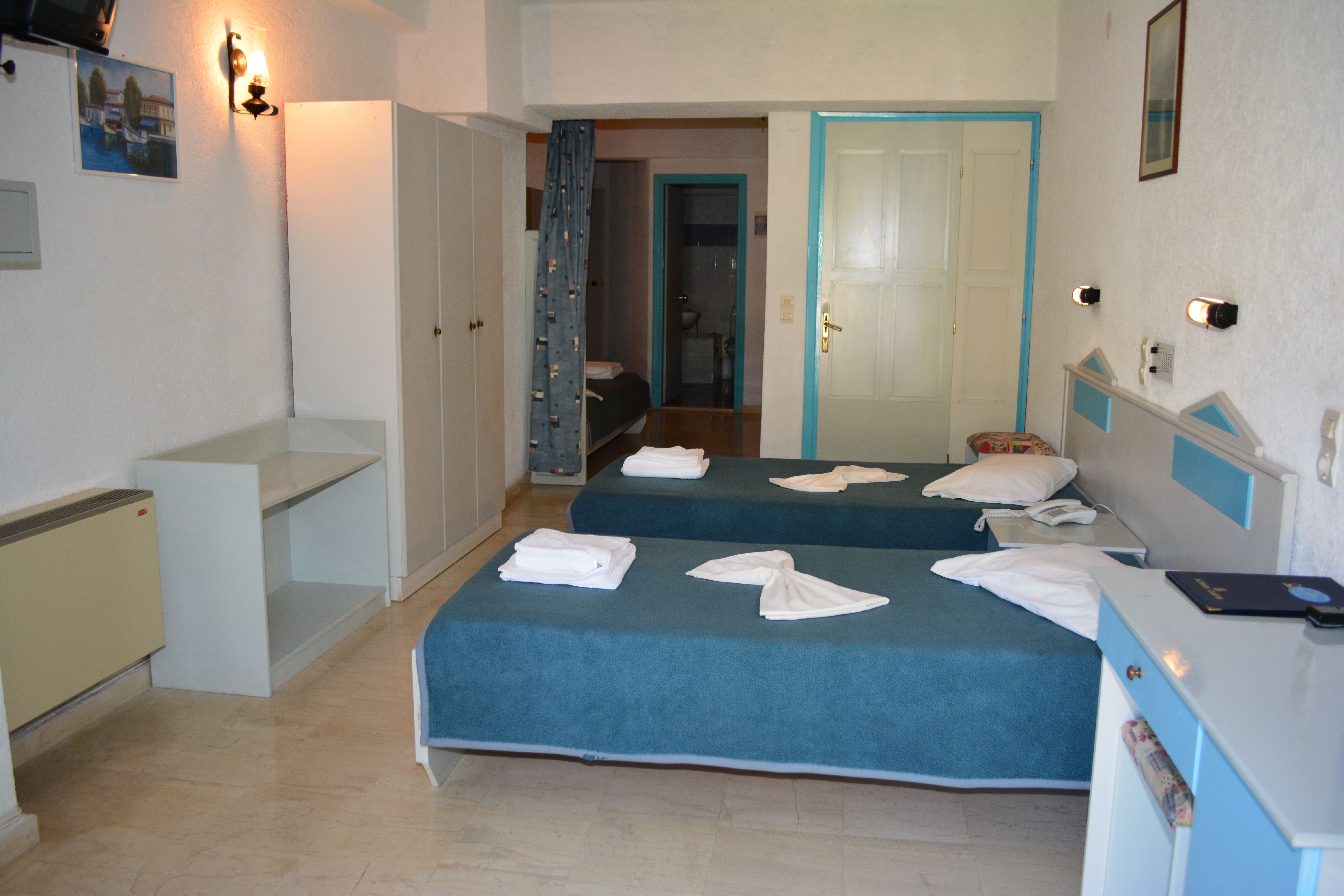 FAMILY ROOM SIDE SEA VIEW