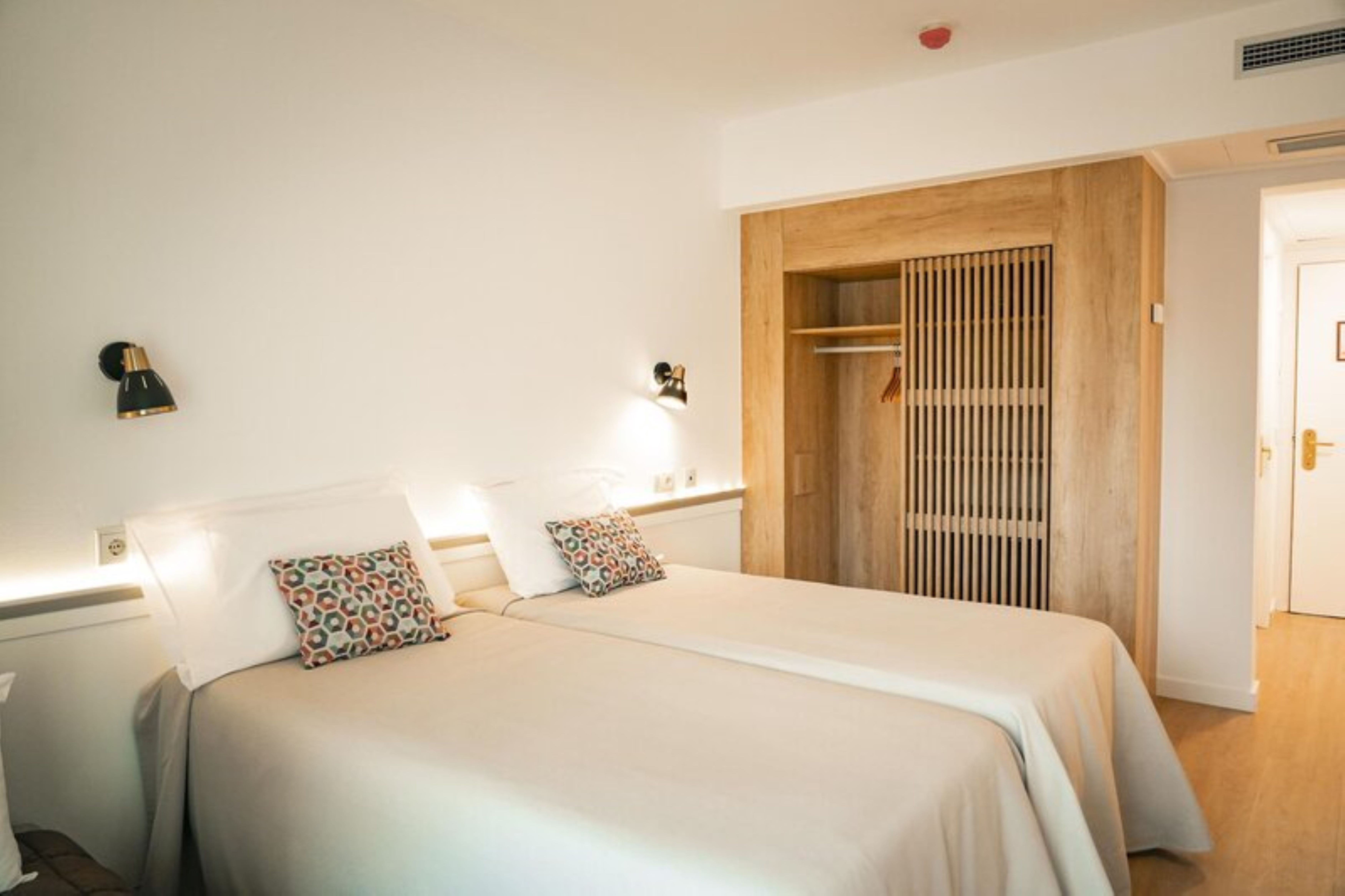 SUPERIOR DOUBLE POOL VIEW ROOM BALCONY OR TERRACE