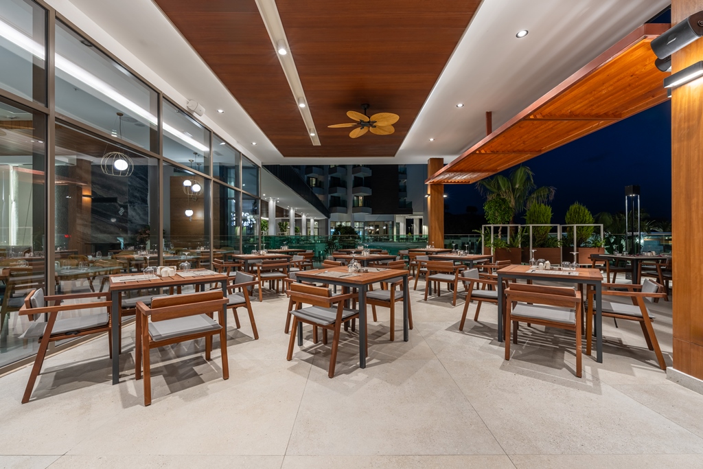 MAIN RESTAURANT