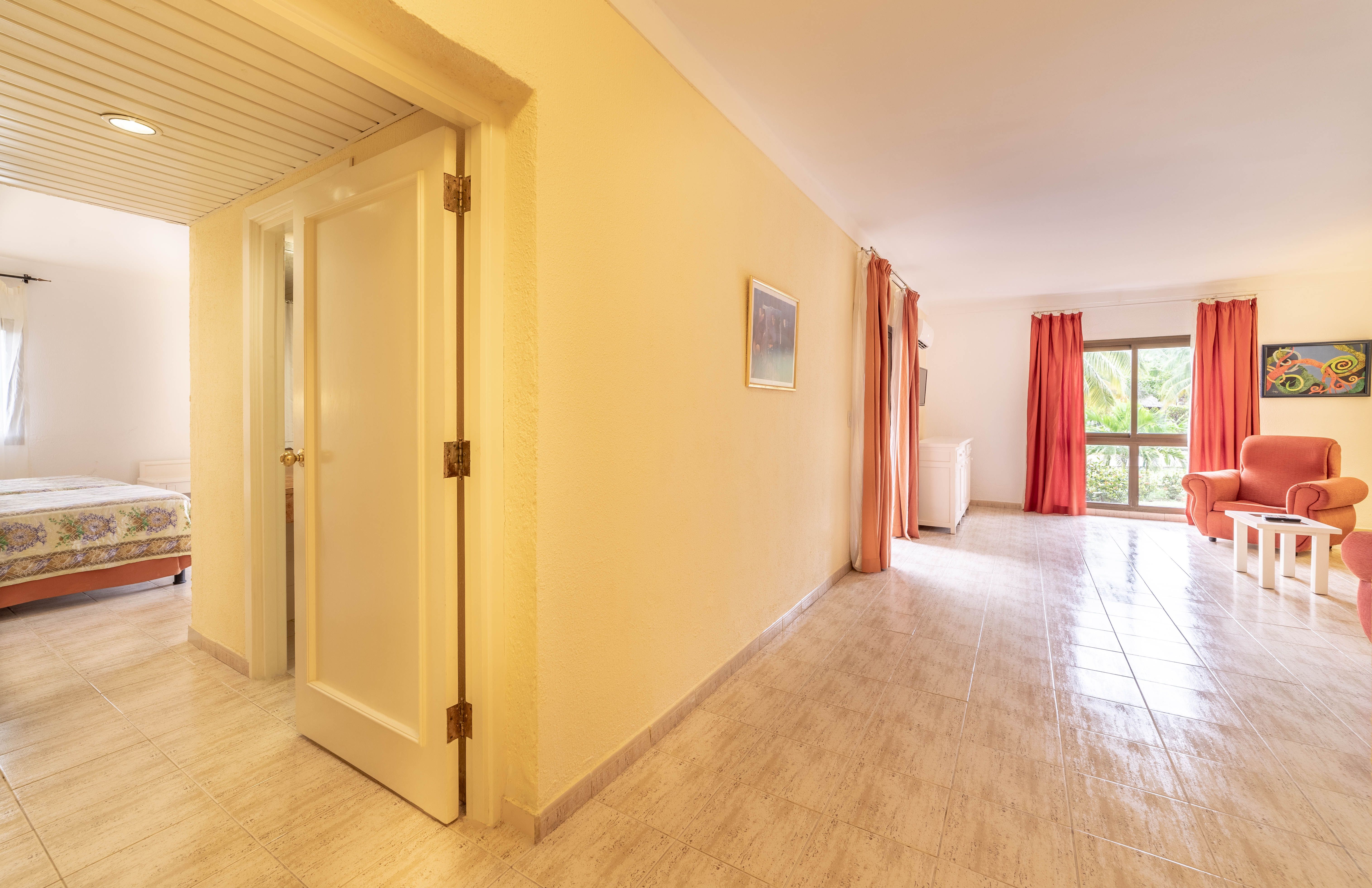 SUITE ROOM