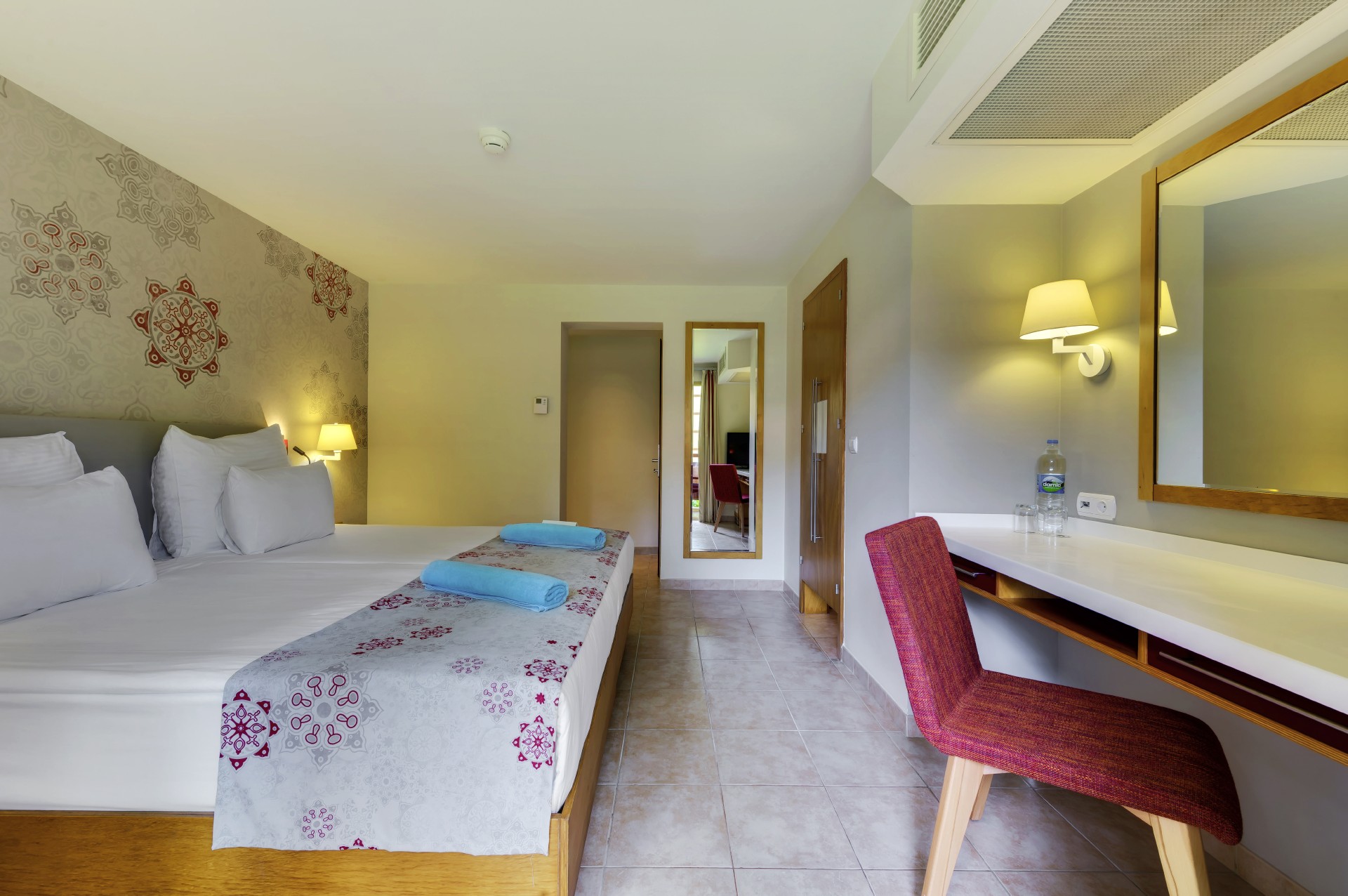 DOUBLE ROOM (DZX1)