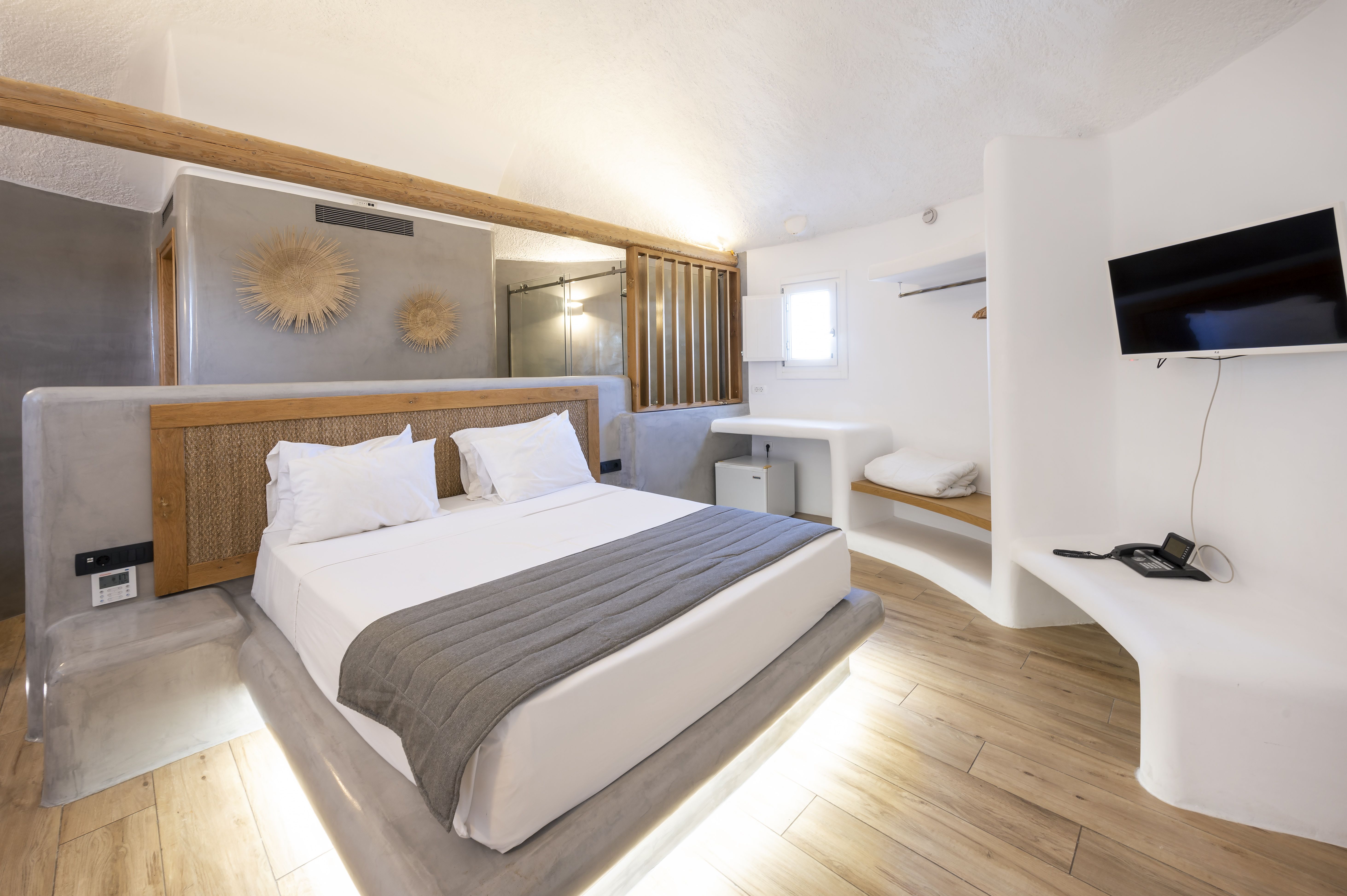 Honeymoon Windmill Suite with Shared Pool