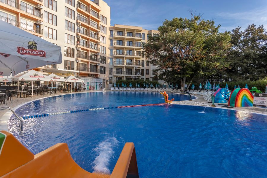 6.Outdoor Pool _ Prestige Hotel & Aquapark.jpg