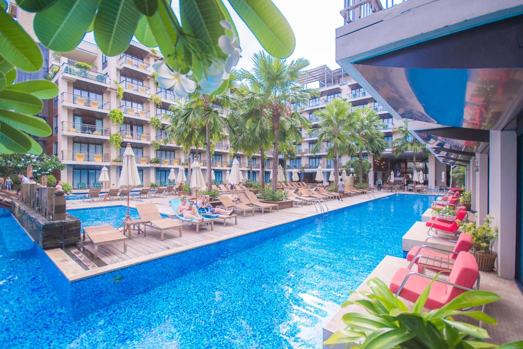 Deluxe Pool Access