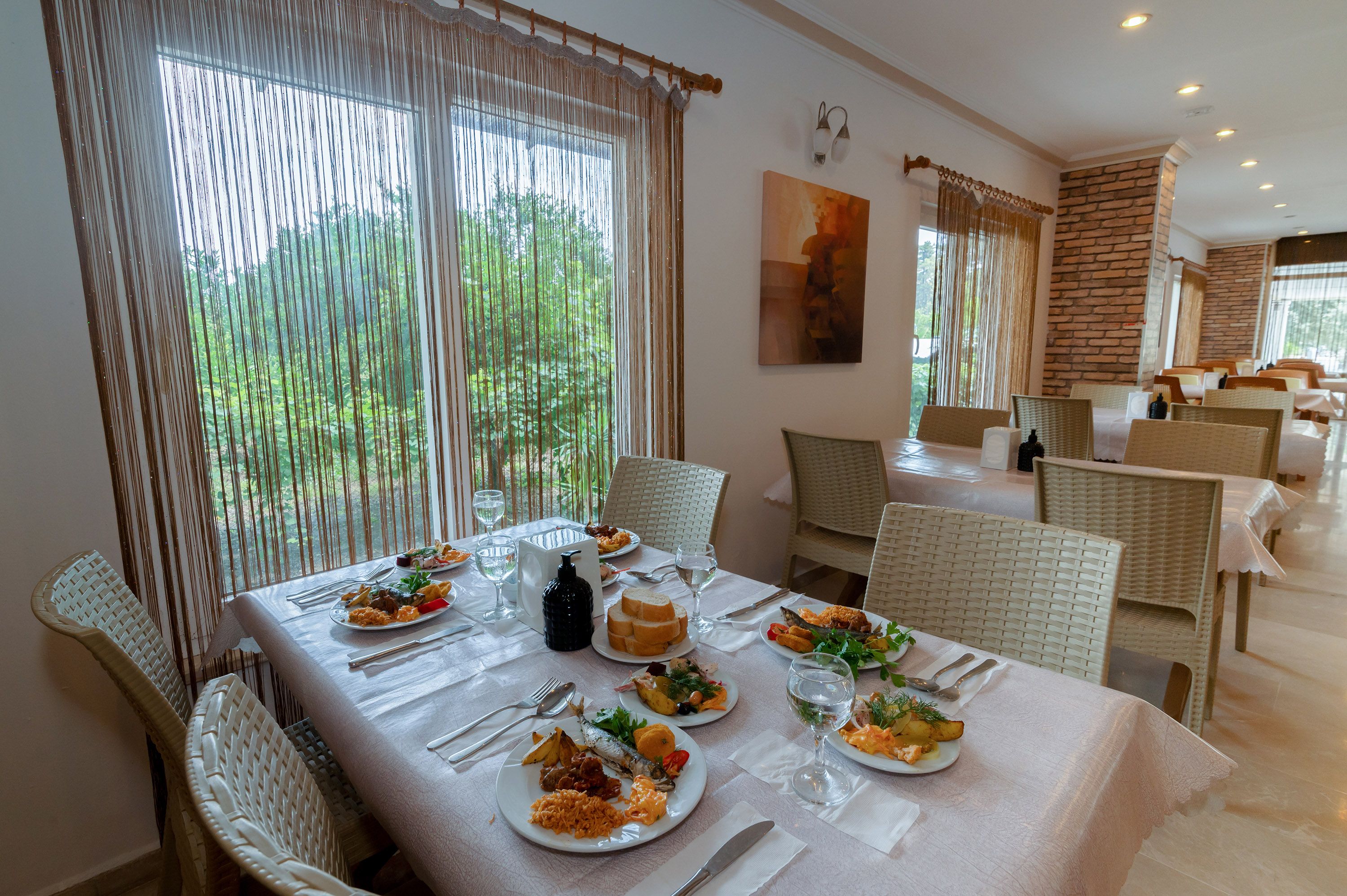 MAIN RESTOURANT