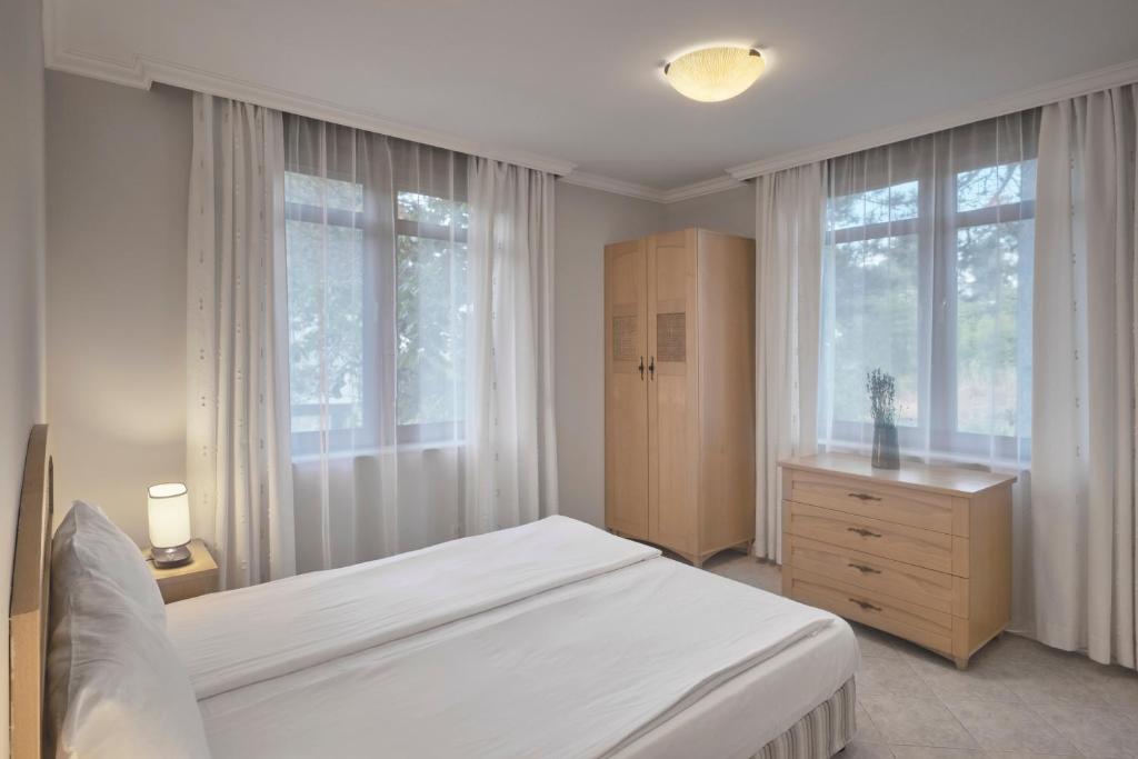 1 Bedroom Apartment (Park View, Balcony)