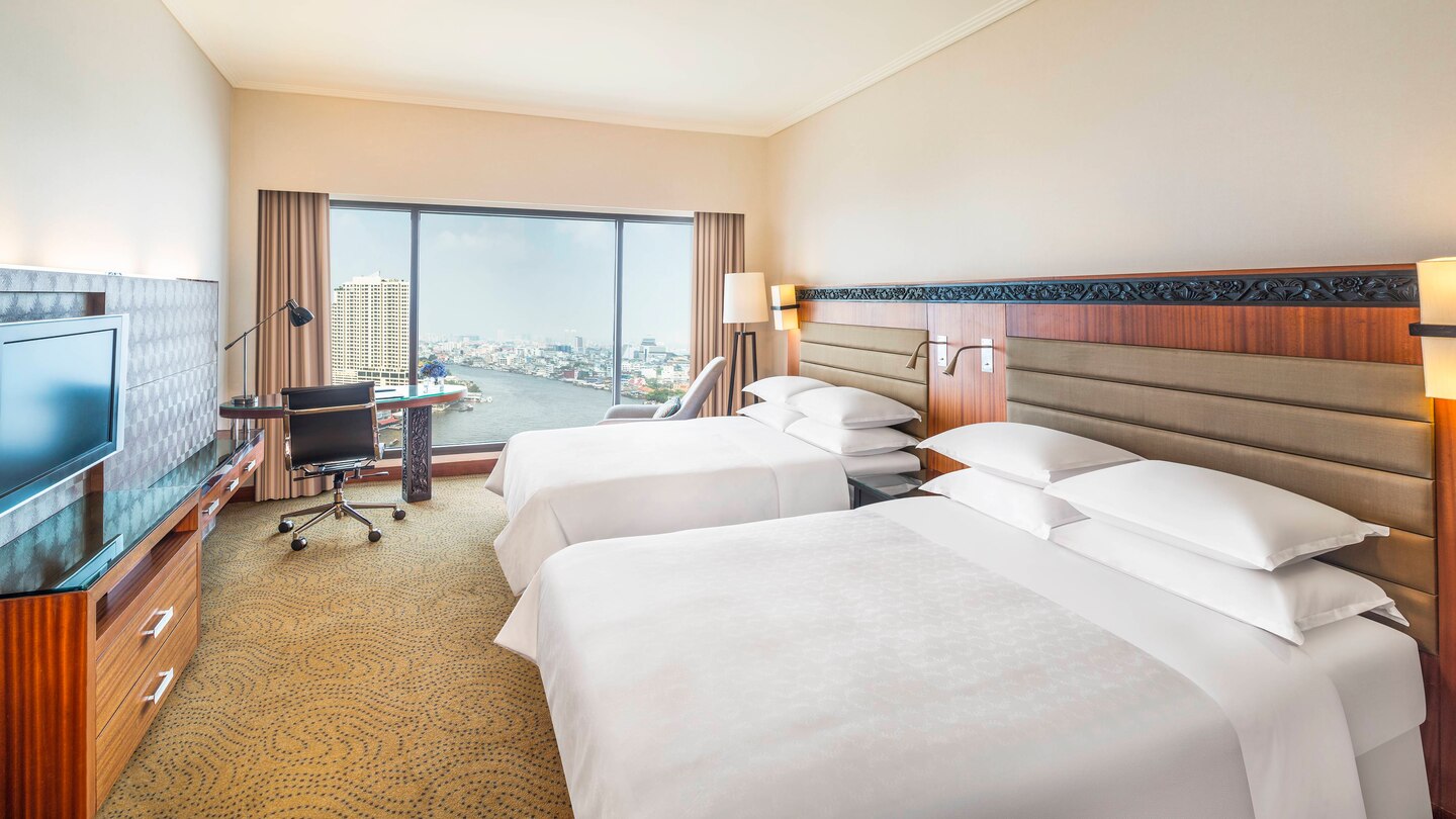 Club Deluxe Riverview Room