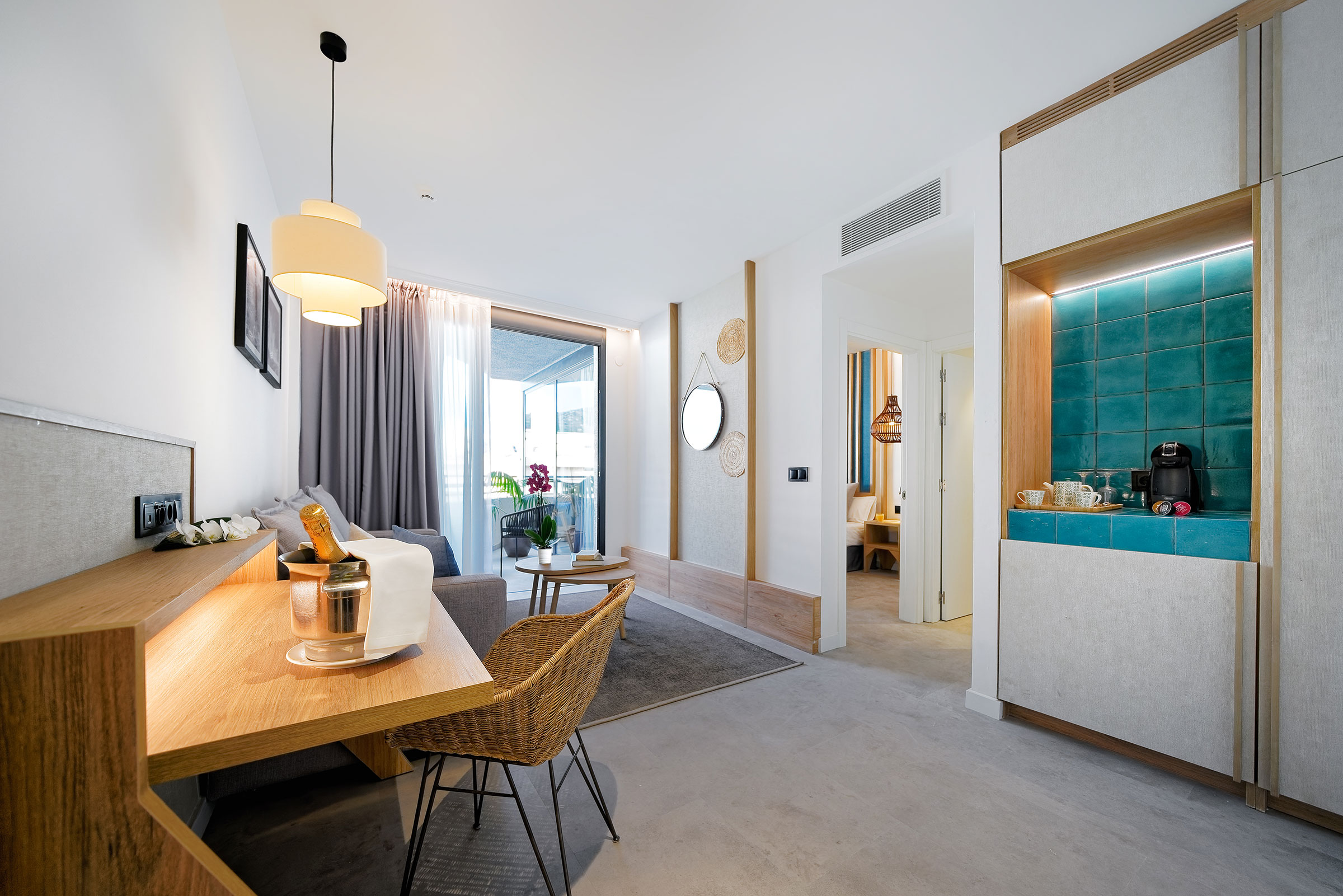 SUITE (ADULTS ONLY AREA) (BALCONY OR TERRACE)