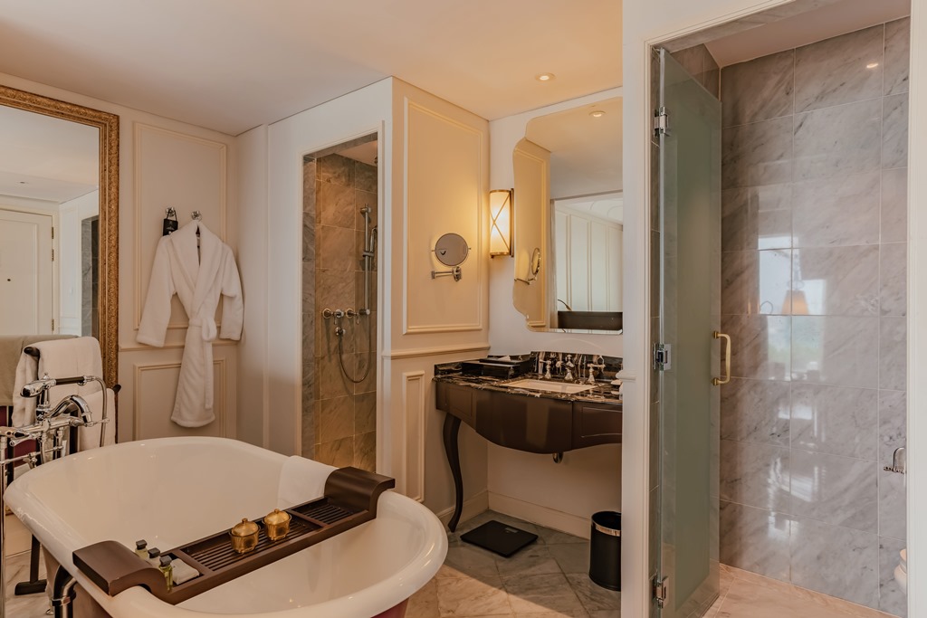 GRAND DELUXE ROOM
