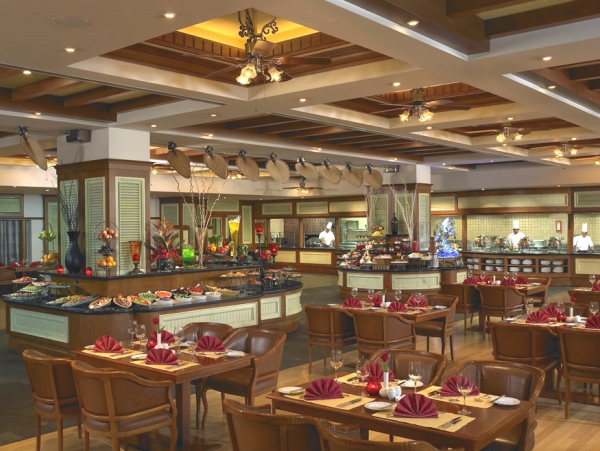 Dubai, Hotel Habtoor Grand, restaurant, bufet.jpg
