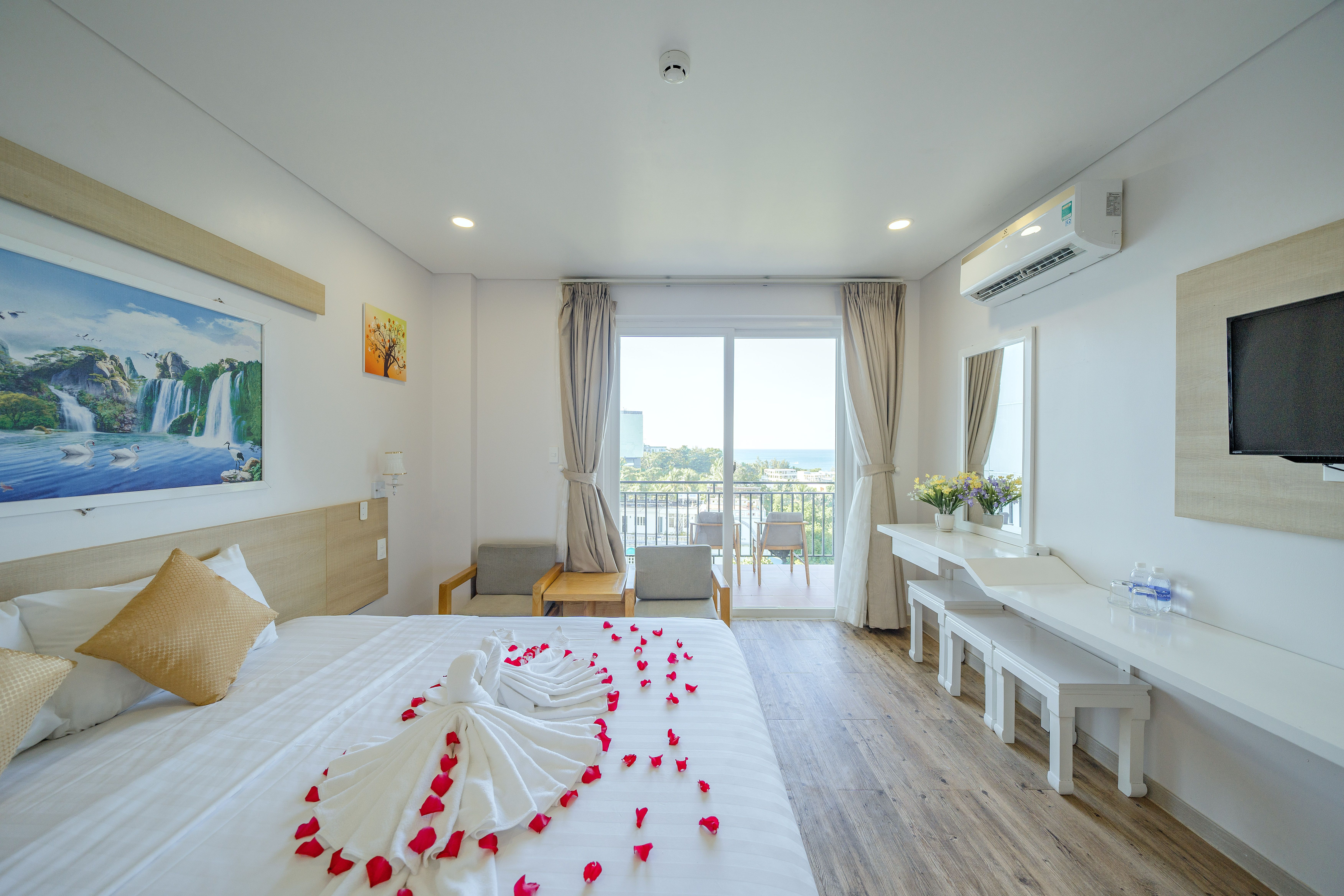 ROOM DELUXE DOUBLE BALCONY