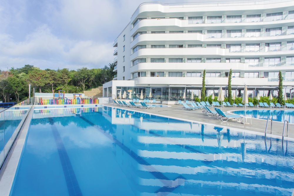 Hotel Astoria_Swimming Pool Outdor tny.jpg