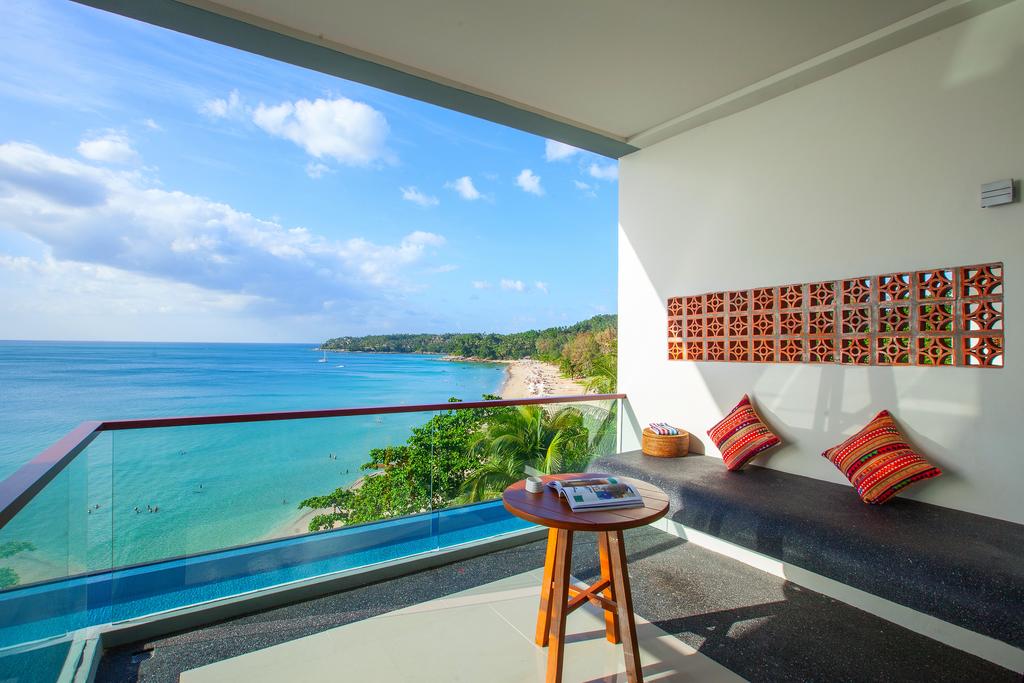 Deluxe Oceanfront