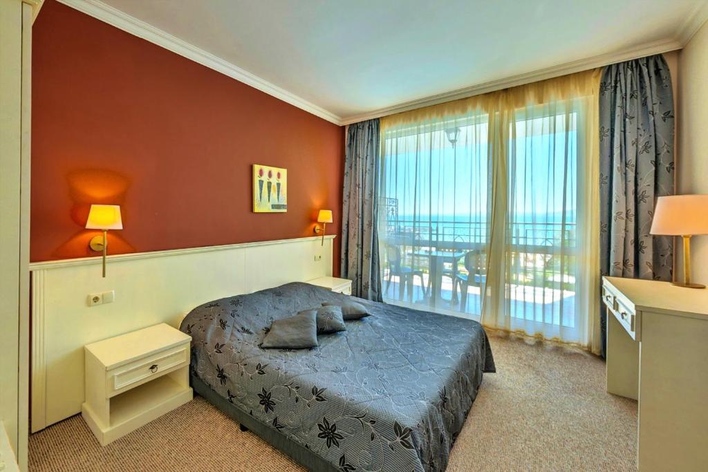 SUITE WITH SEA VIEW