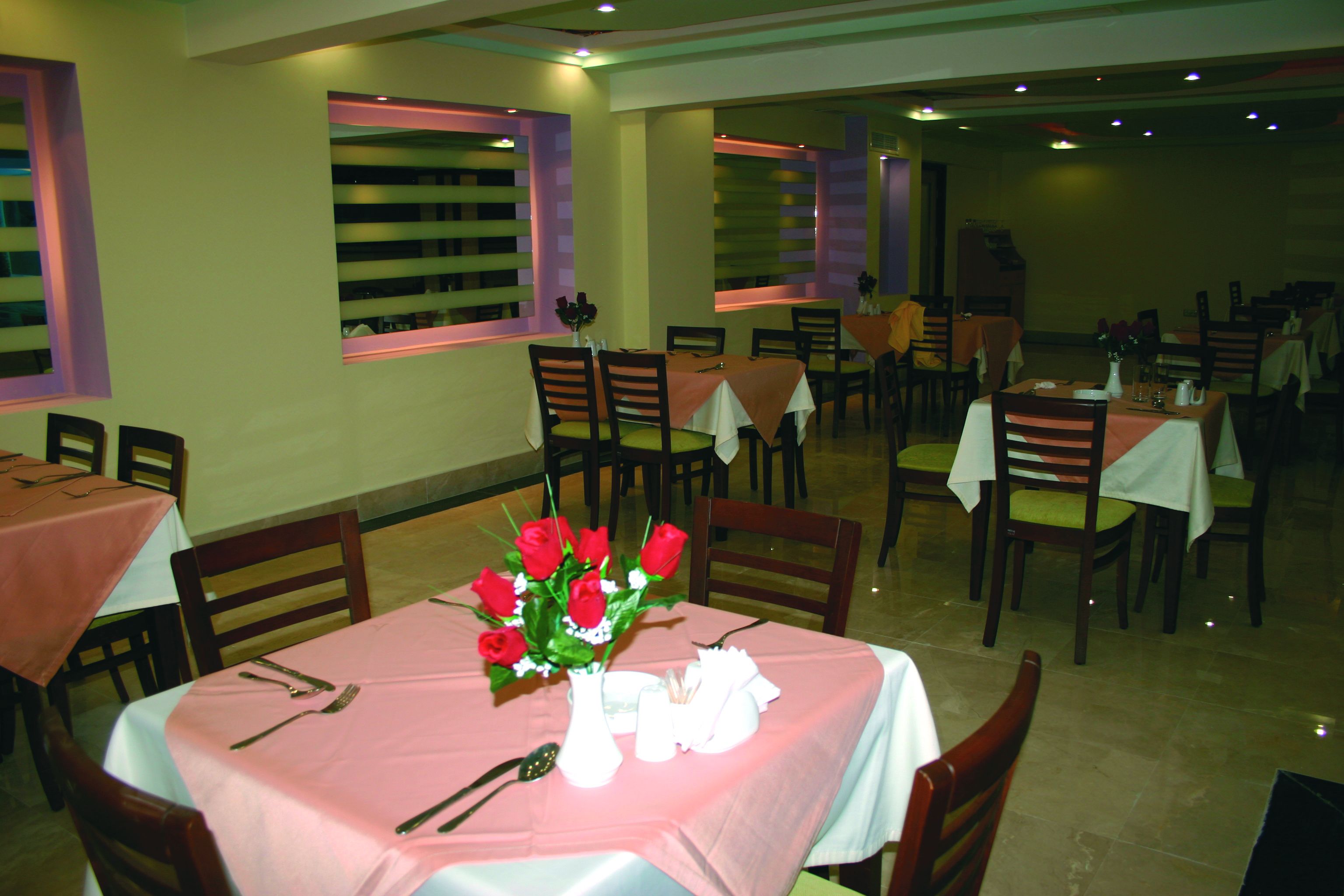 MAIN RESTAURANT