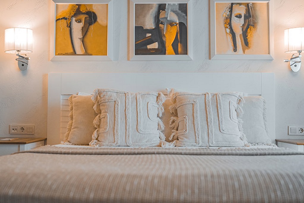 ORANGE STANDARD ROOM