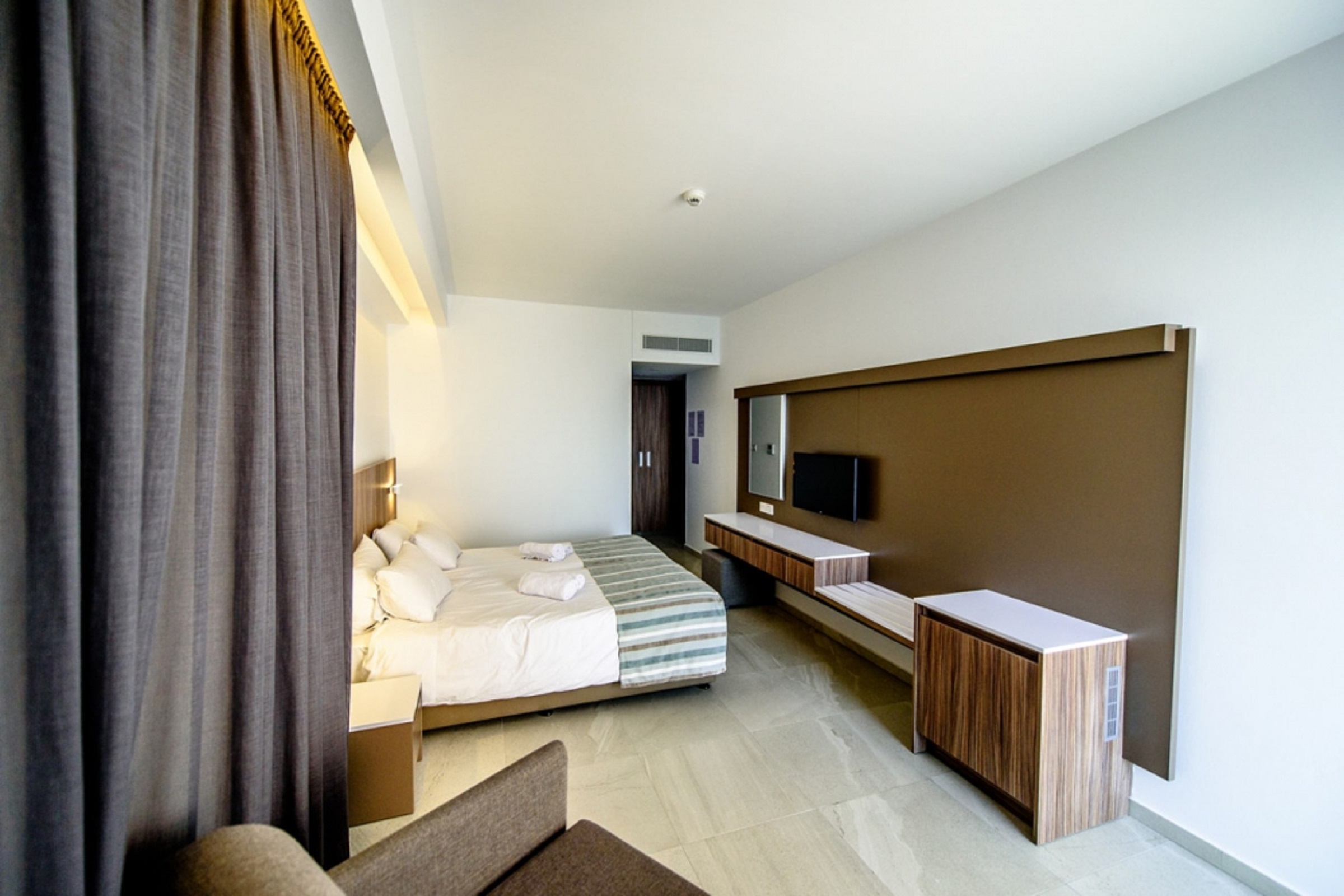 SINGLE USE STANDARD ROOM (POOL VIEW, BALCONY)