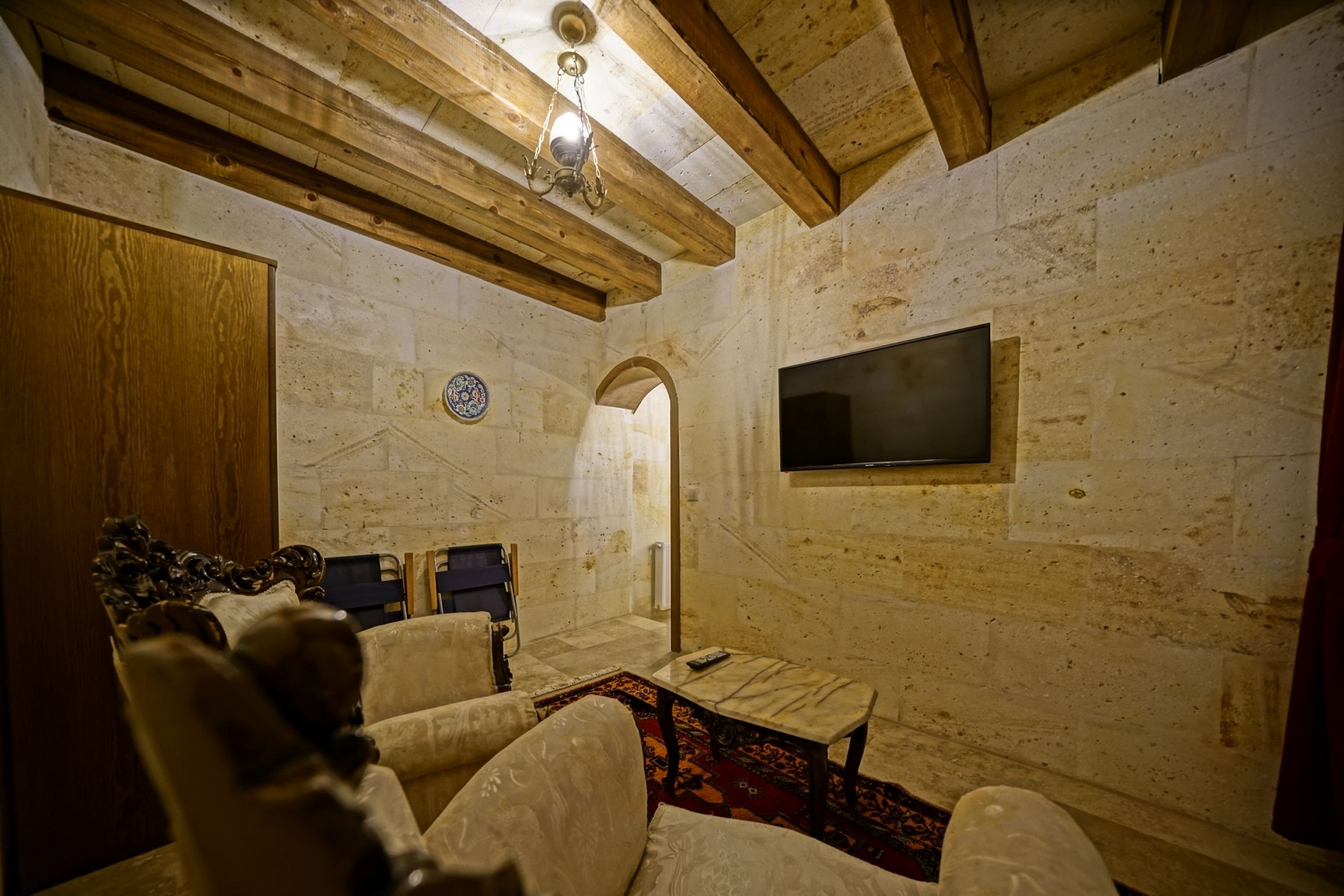 DELUXE WITH BALCONY ROOM