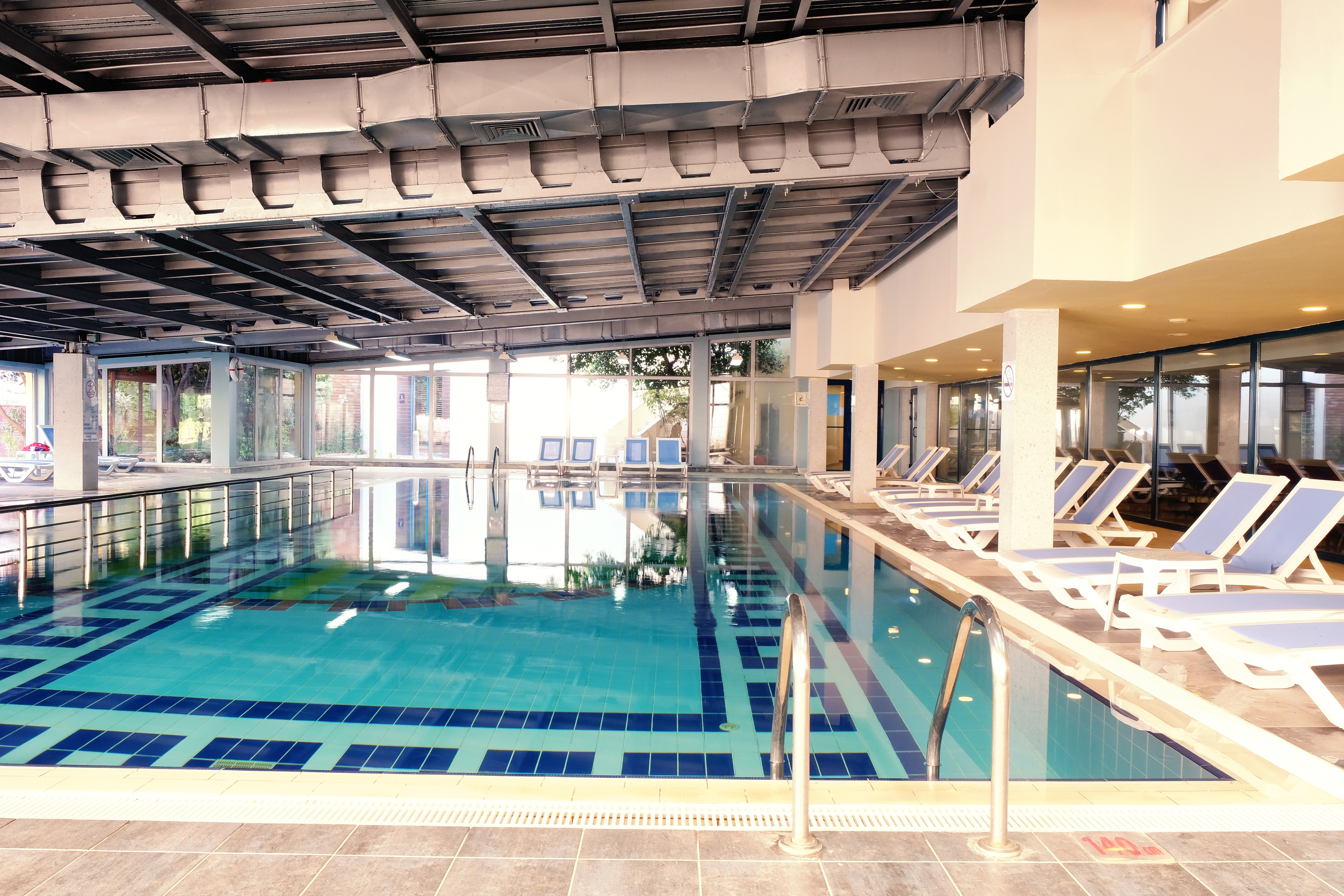 Piscină interioară