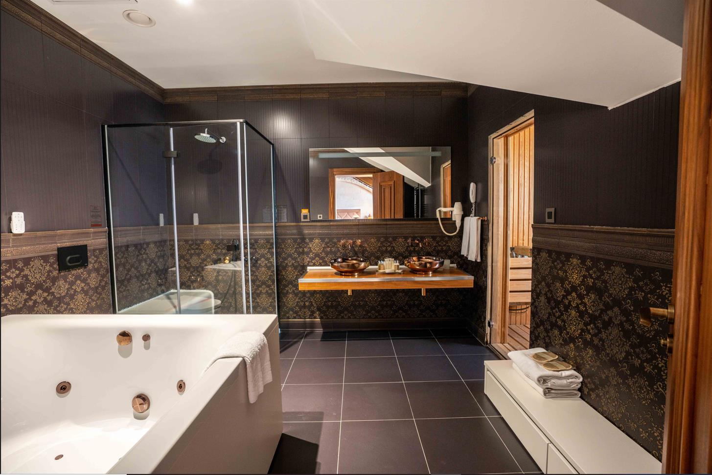 KING SUITE