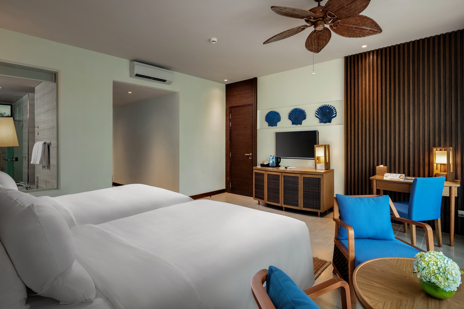 DELUXE TWIN OR KING BALCONY (CHILD WITHOUT EXTRA BED) 
