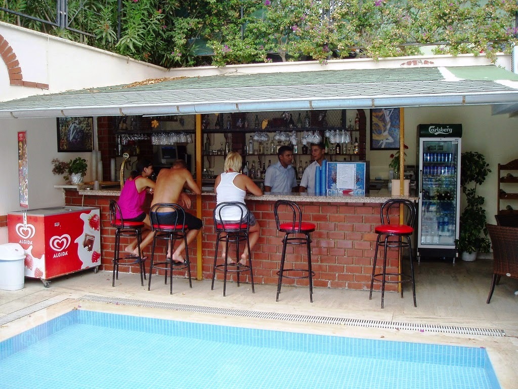 POOL BAR