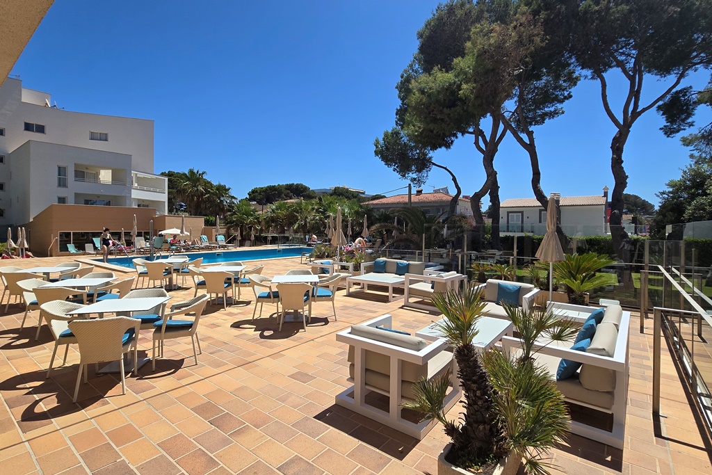 Piscina exterioara/interioara