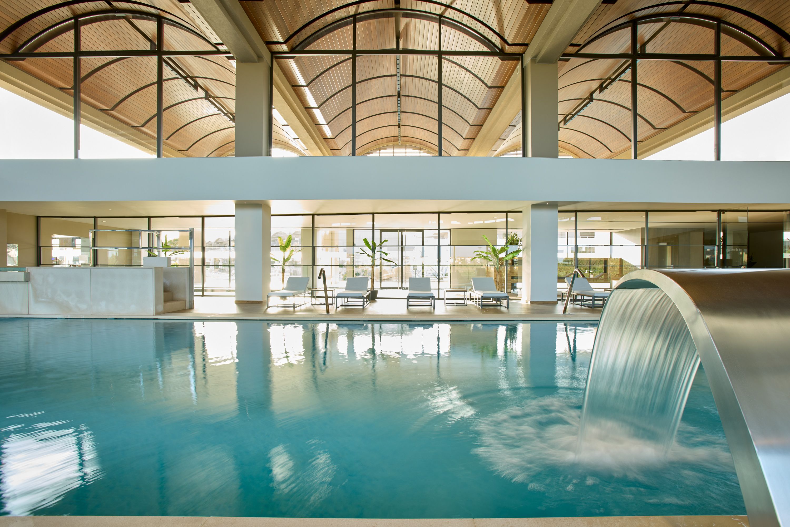 Piscină interioară