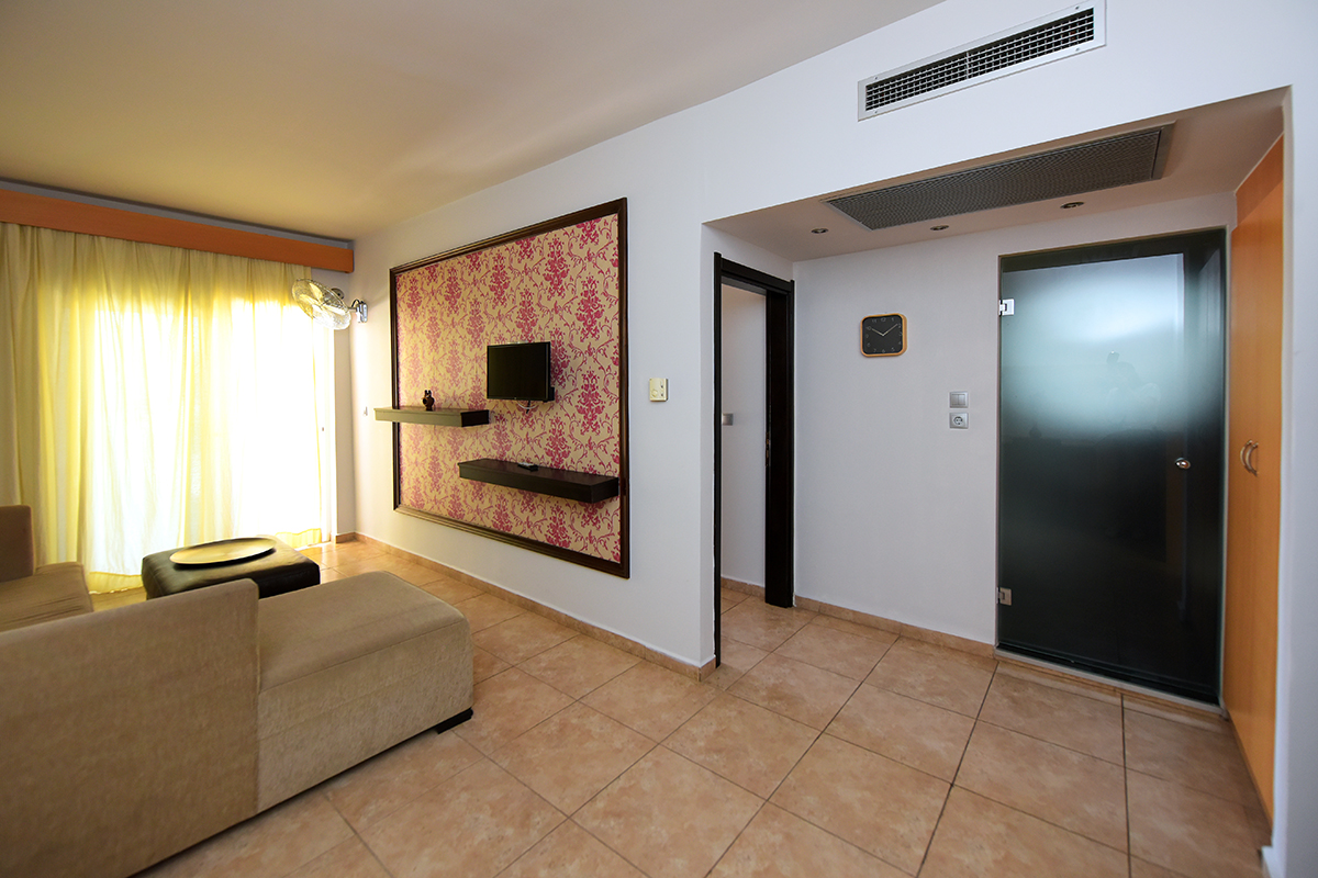 executive suite with private pool